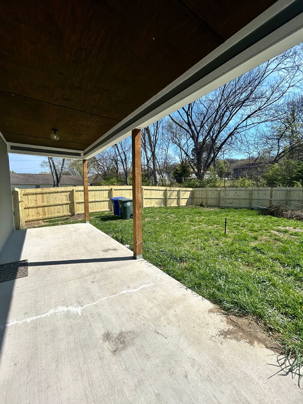 Charming 3 bed, 2 bath home! Fully fenced in, HUGE laundry room! property image