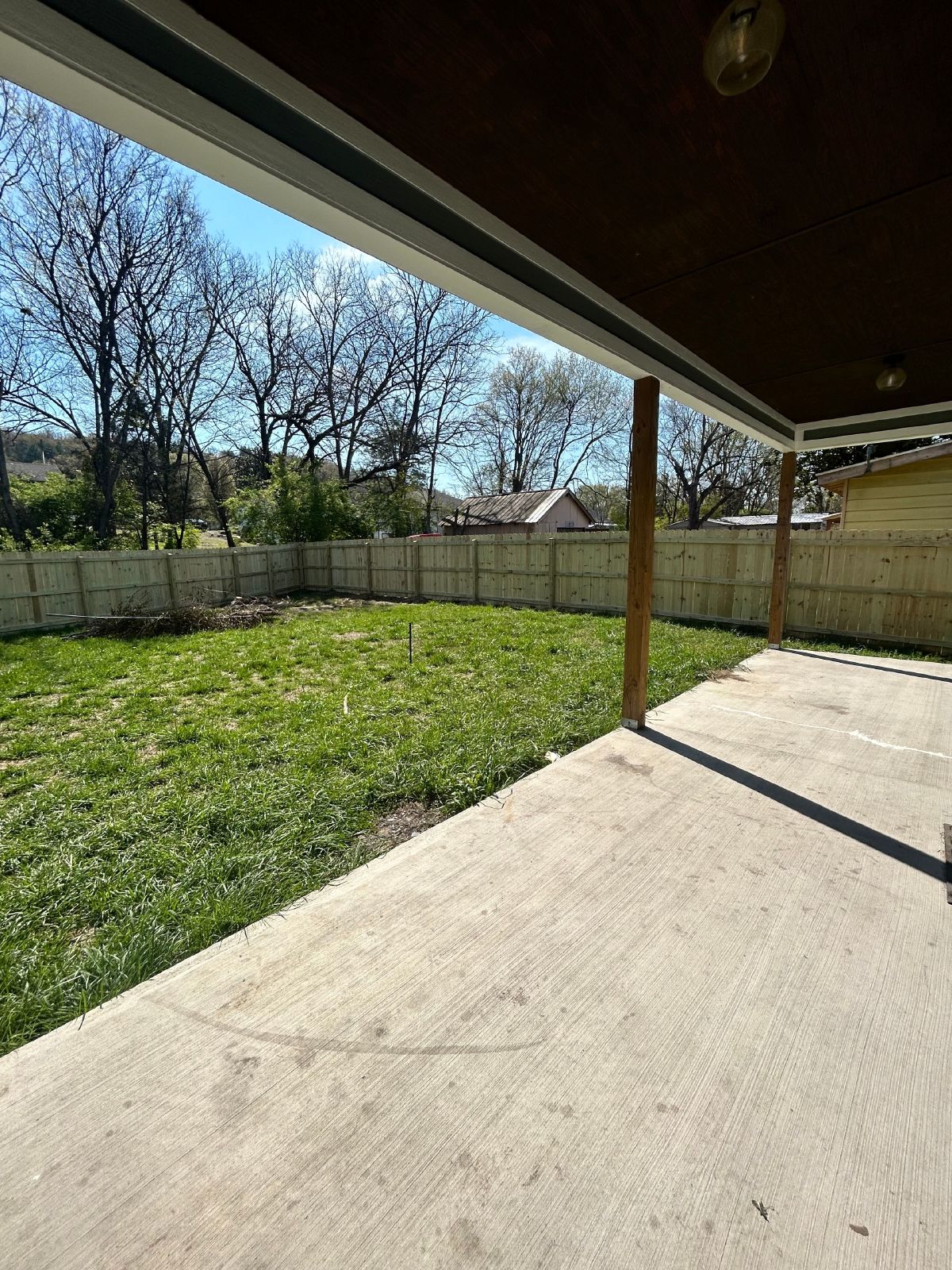 Charming 3 bed, 2 bath home! Fully fenced in, HUGE laundry room! property image