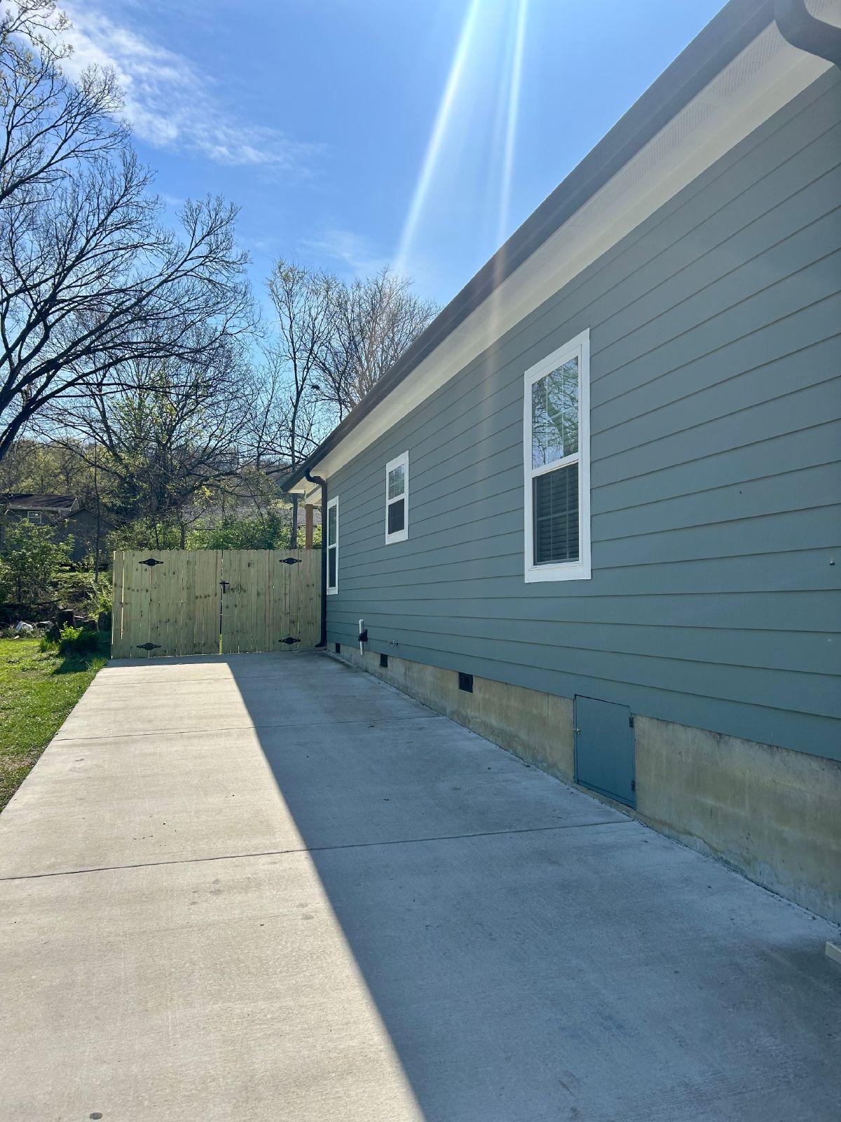 Charming 3 bed, 2 bath home! Fully fenced in, HUGE laundry room! property image