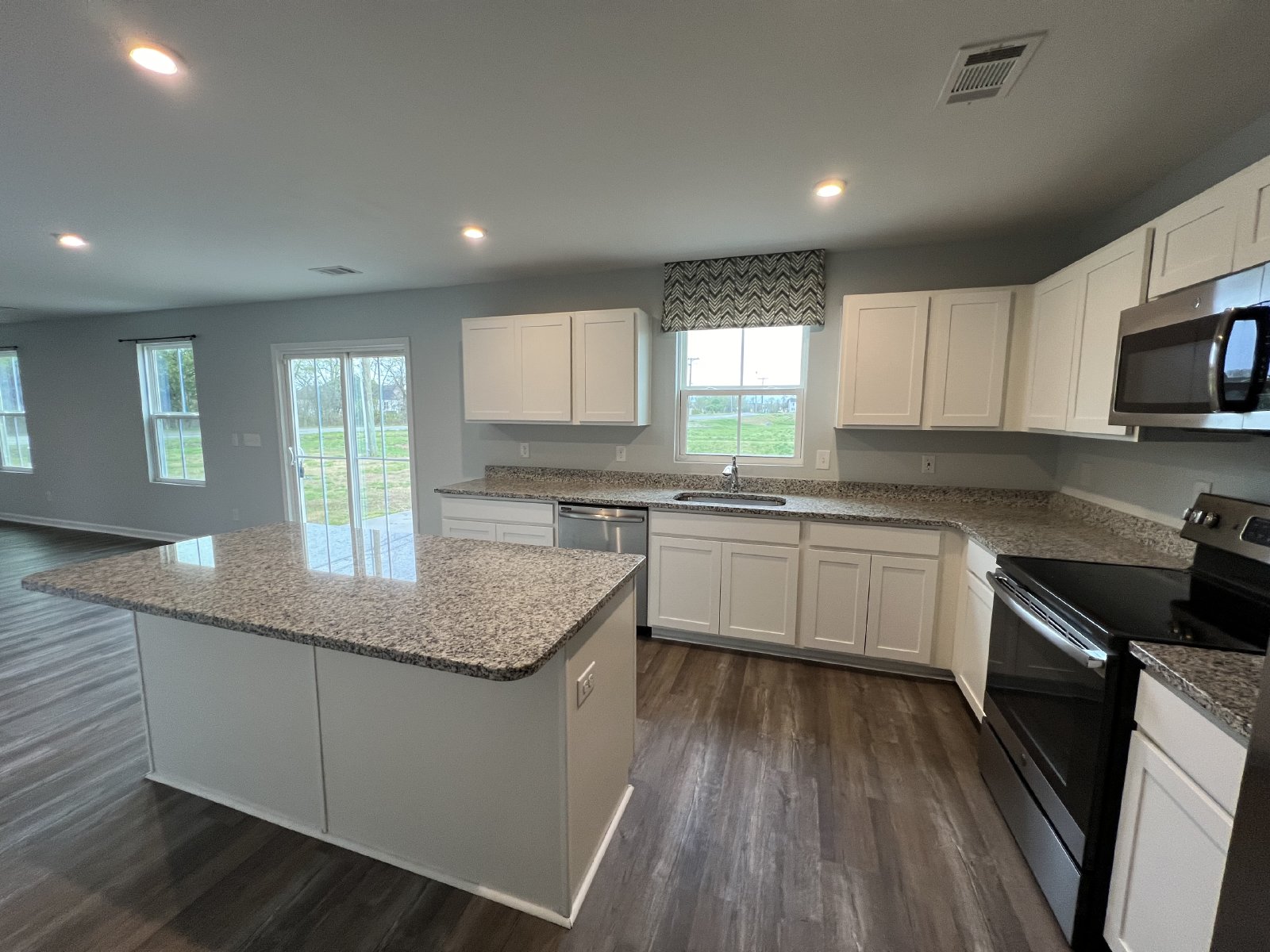 Spacious 4 Bedroom, 2.5 Bath Home plus Bonus Area/Home Office in Christiana! Available Immediately property image