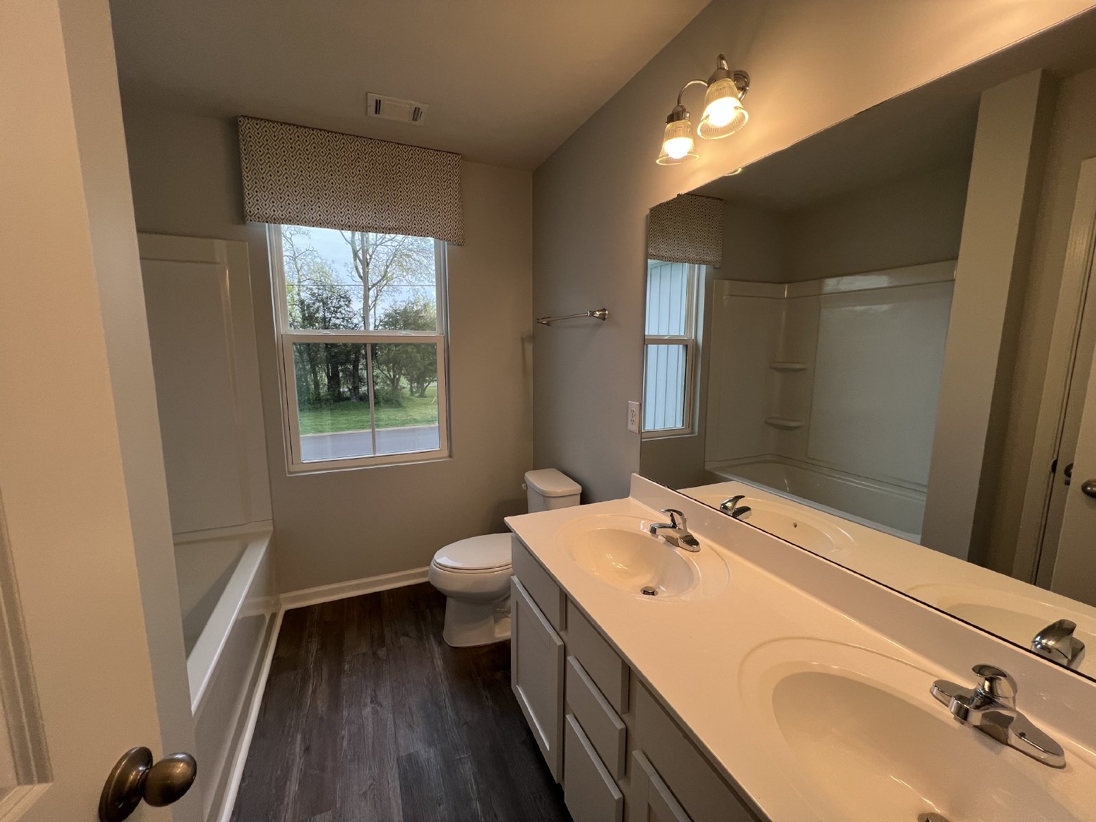 Spacious 4 Bedroom, 2.5 Bath Home plus Bonus Area/Home Office in Christiana! Available Immediately property image