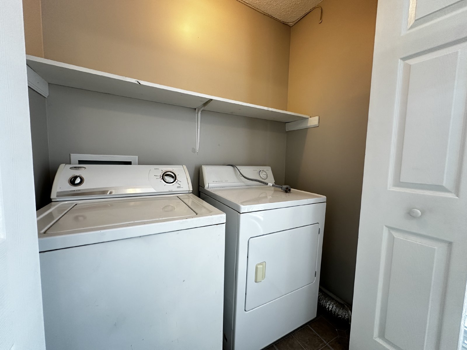 Spacious 2BR/1.5BA Townhome in Rossview Area – $950 month property image