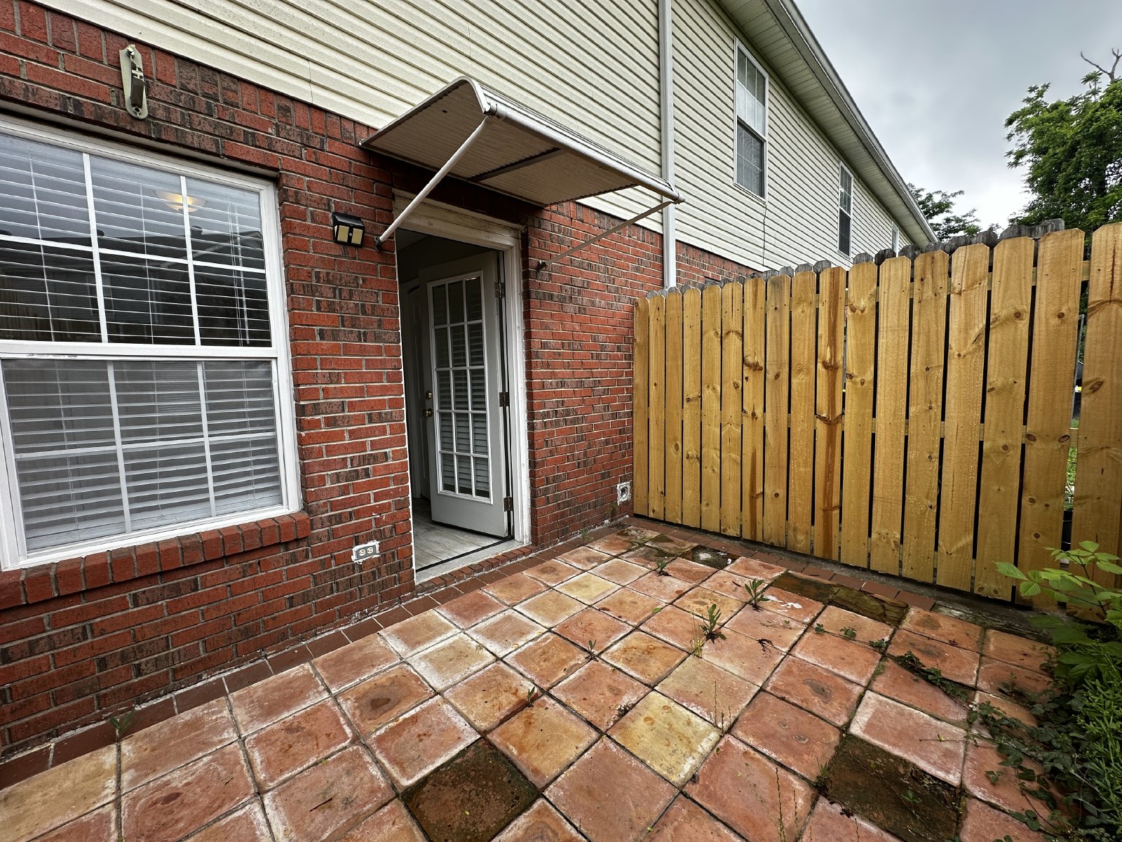 Spacious 2BR/1.5BA Townhome in Rossview Area – $950 month property image