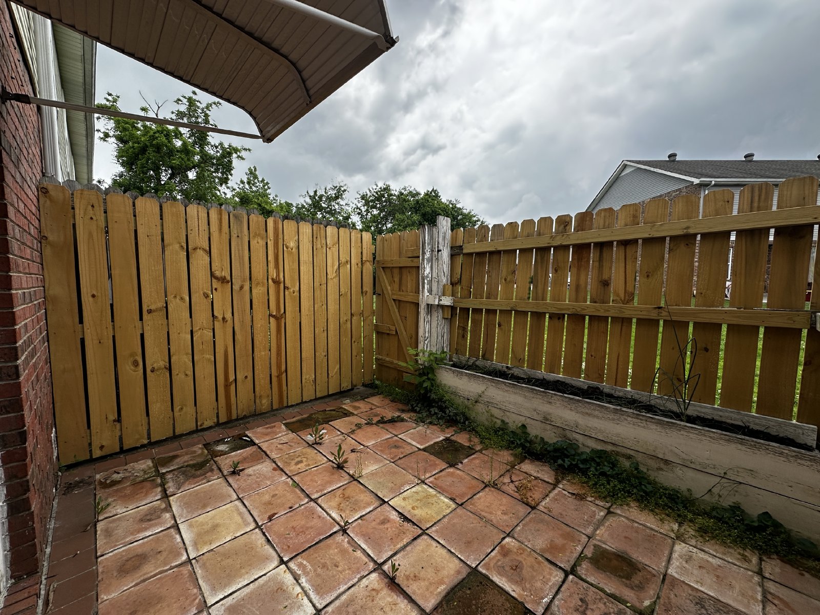 Spacious 2BR/1.5BA Townhome in Rossview Area – $950 month property image