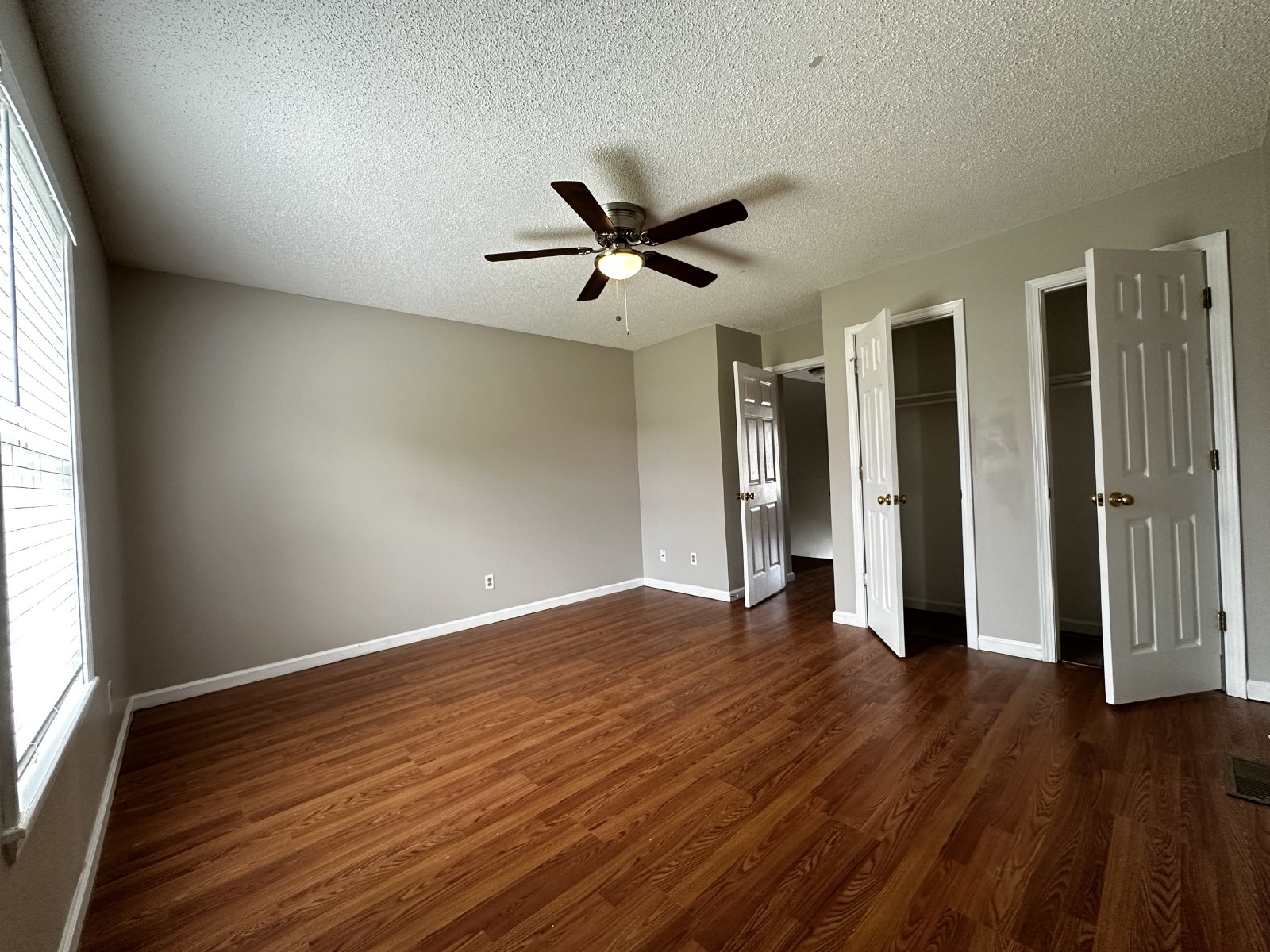 Spacious 2BR/1.5BA Townhome in Rossview Area – $950 month property image