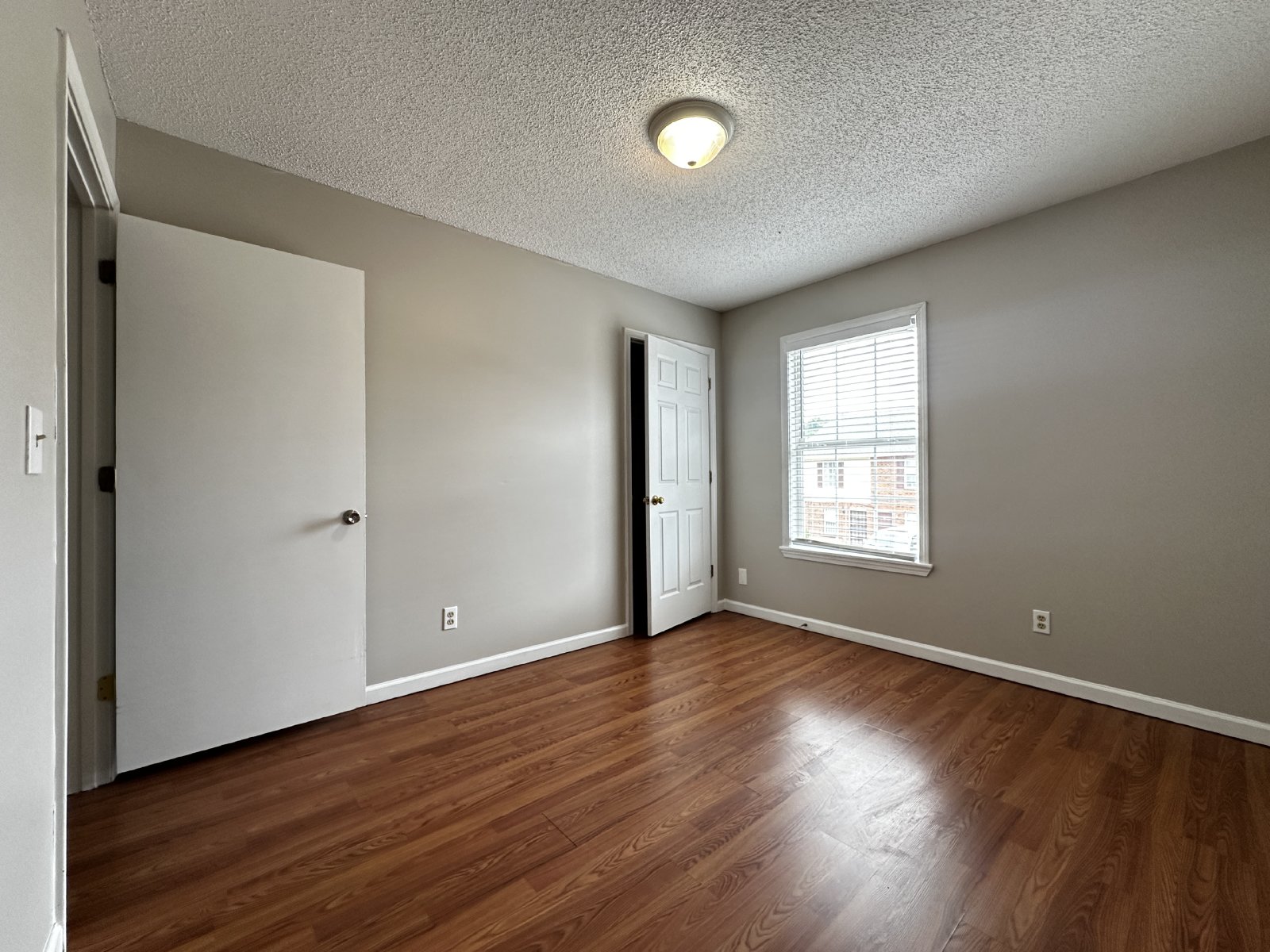 Spacious 2BR/1.5BA Townhome in Rossview Area – $950 month property image