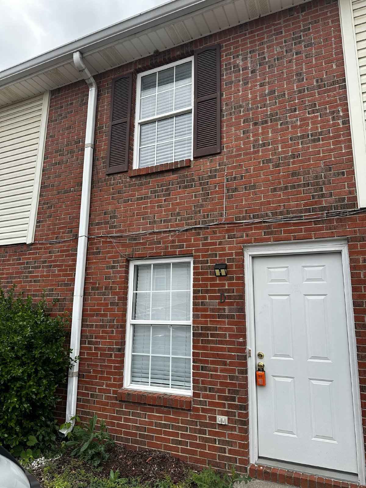 Spacious 2BR/1.5BA Townhome in Rossview Area – $950 month property image
