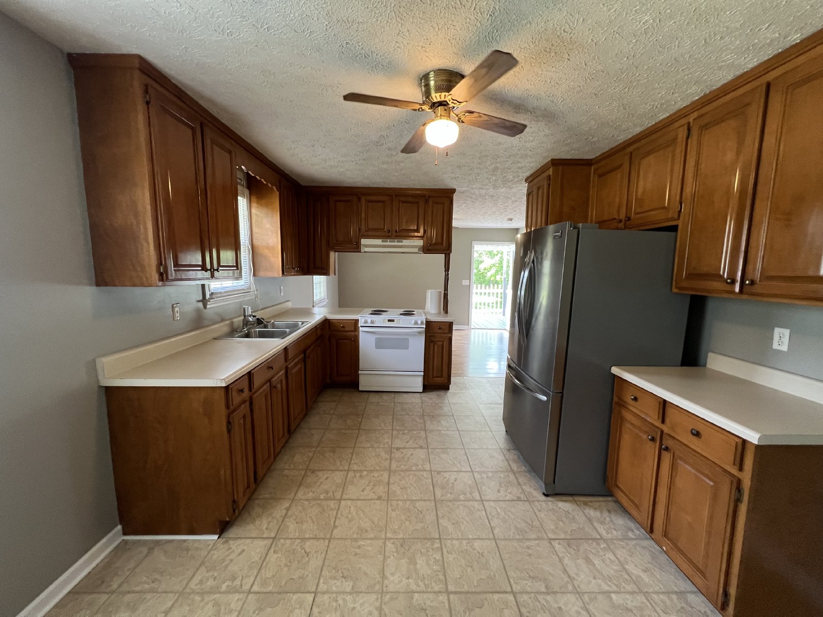 Spacious 3 BR 2 BA Available now in LaVergne property image