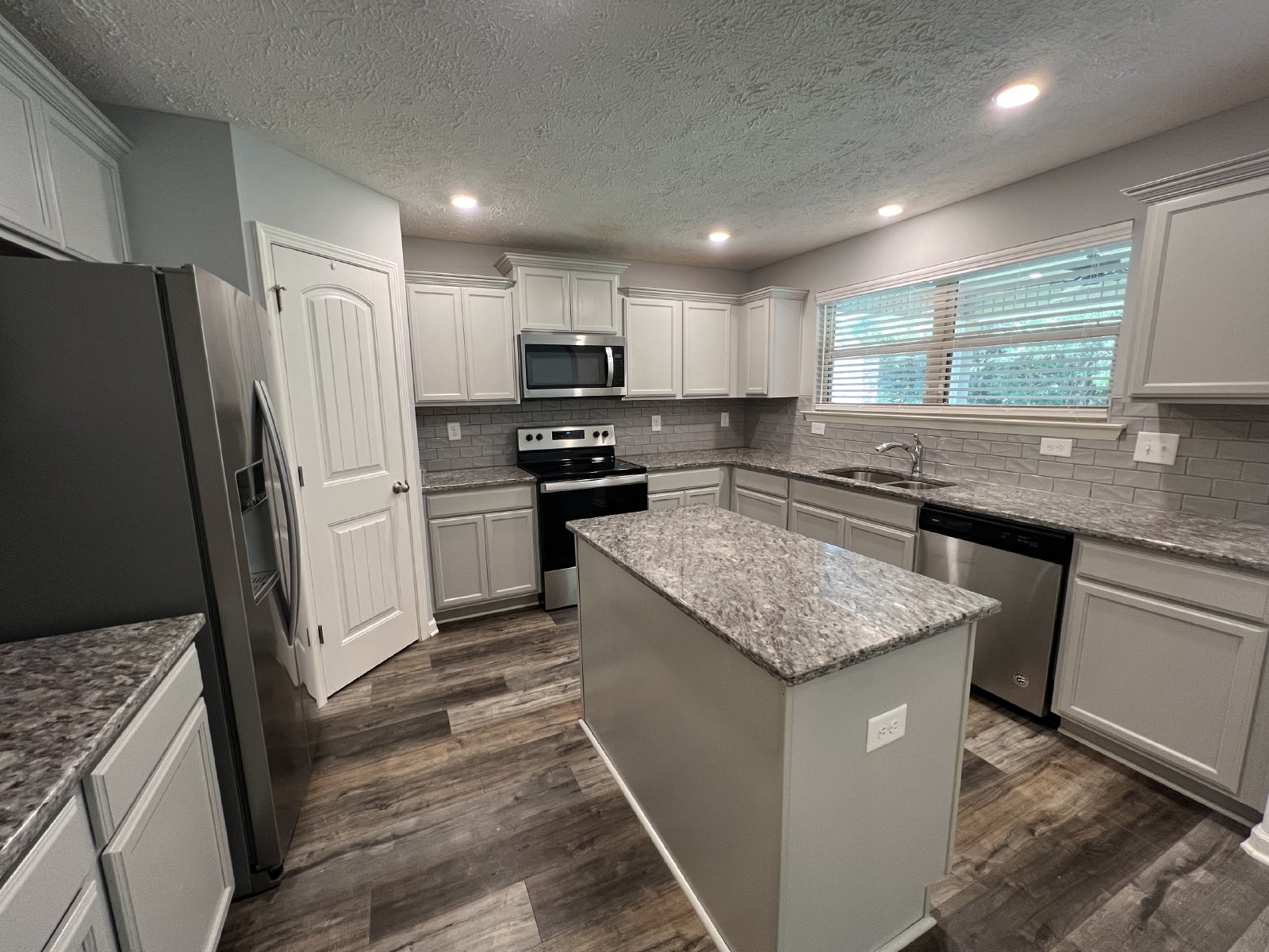 Spacious End Unit 3 BR, 2.5 Bath Townhome in Smyrna - Low Maintenance Living! property image