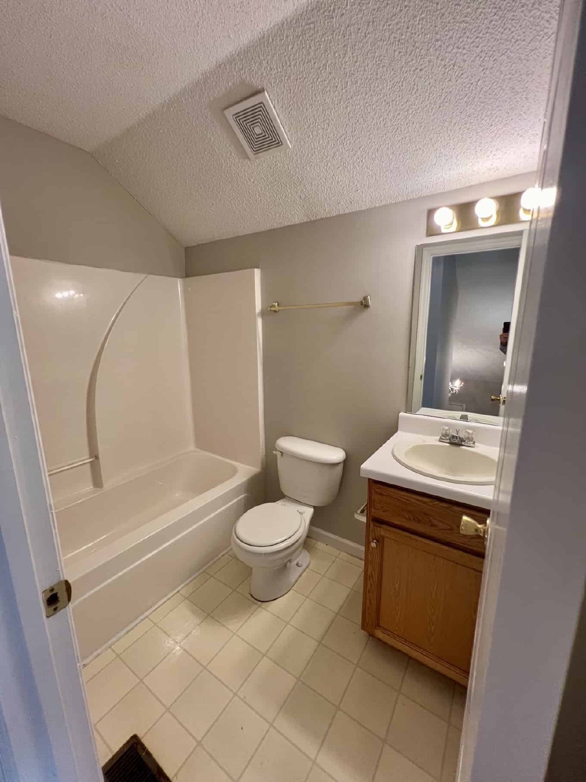 Charming 3-Bedroom Home with Fenced Backyard in South Murfreesboro! property image