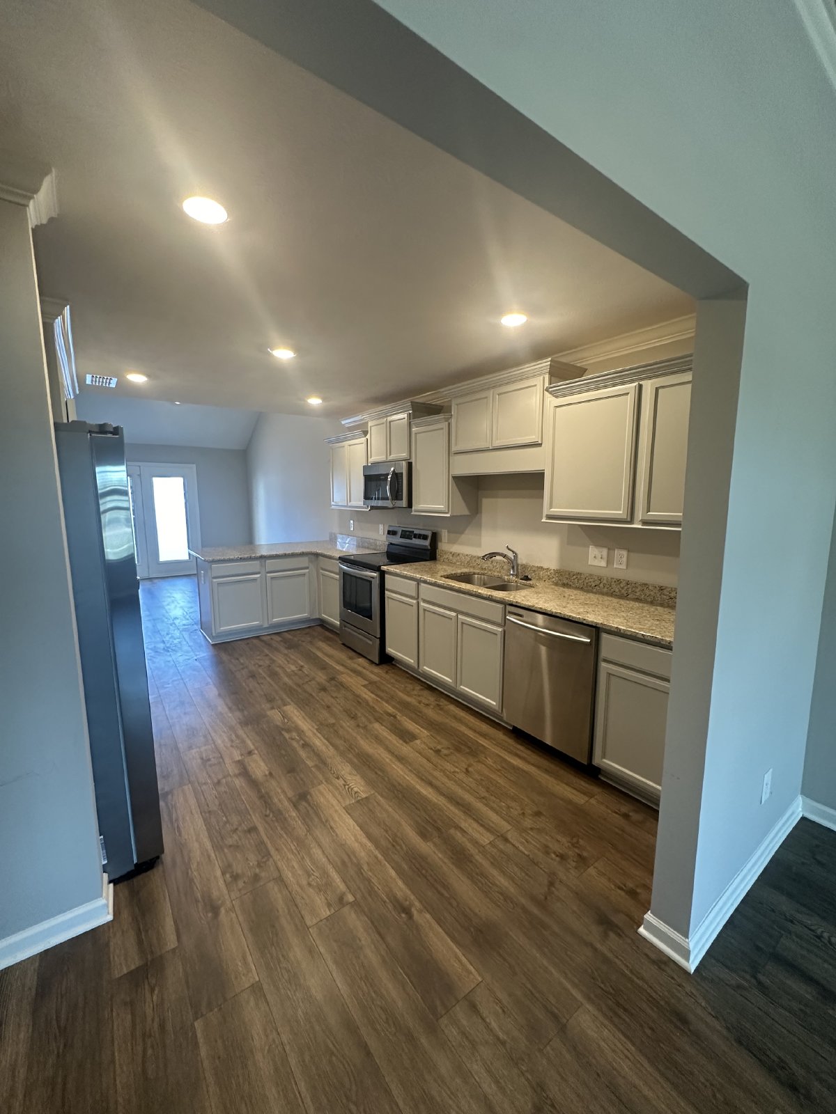 Beautiful 2 Bed 2.5 Bath Townhome *ZONED FOR BLACKMANS SCHOOLS* property image