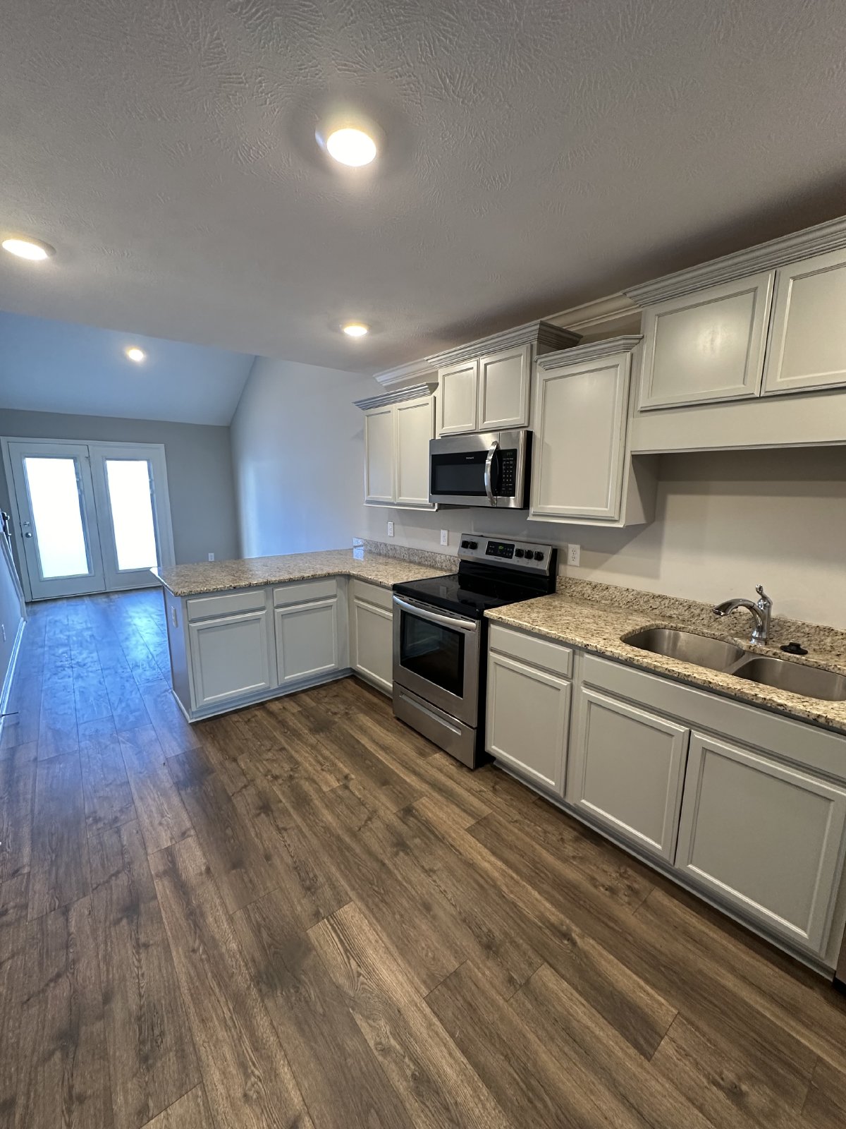 Beautiful 2 Bed 2.5 Bath Townhome *ZONED FOR BLACKMANS SCHOOLS* property image