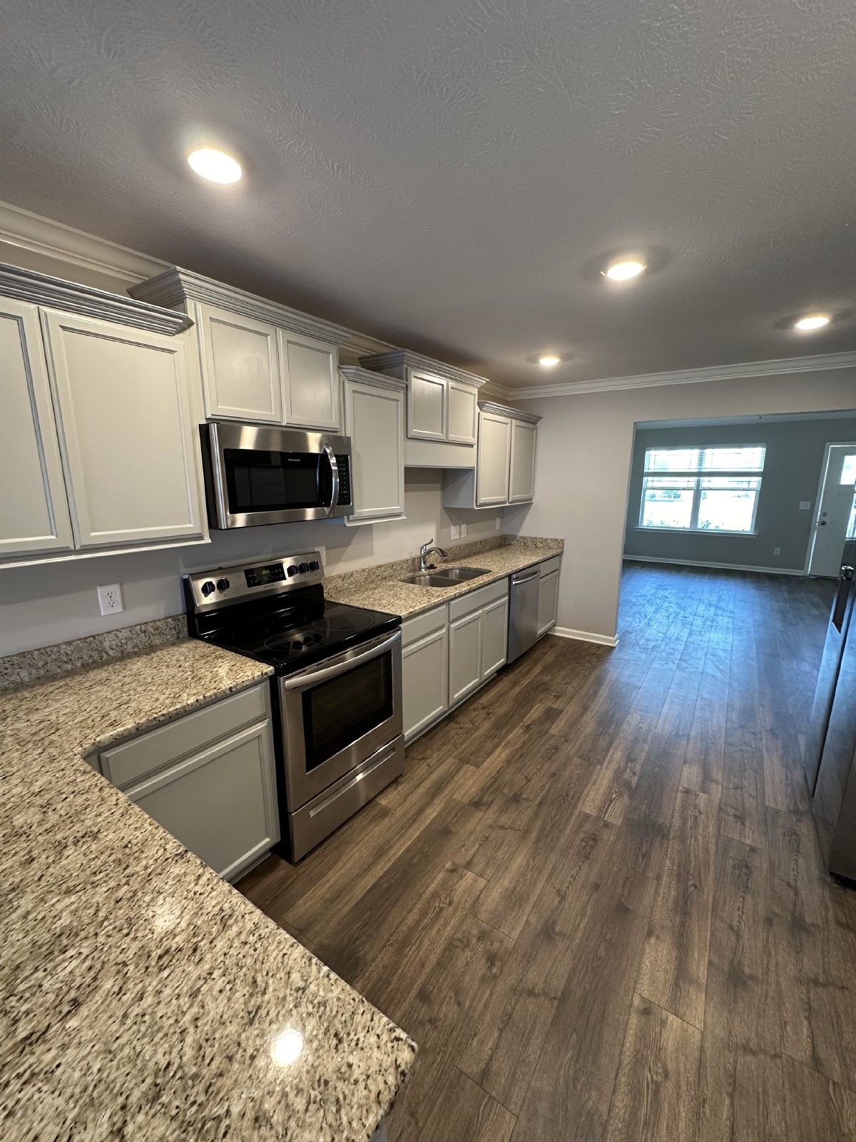 Beautiful 2 Bed 2.5 Bath Townhome *ZONED FOR BLACKMANS SCHOOLS* property image