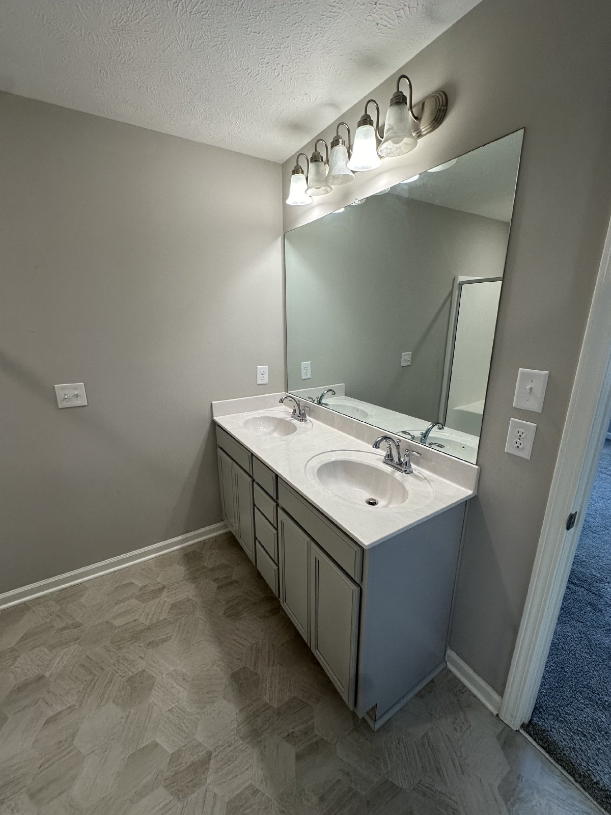 Beautiful 2 Bed 2.5 Bath Townhome *ZONED FOR BLACKMANS SCHOOLS* property image