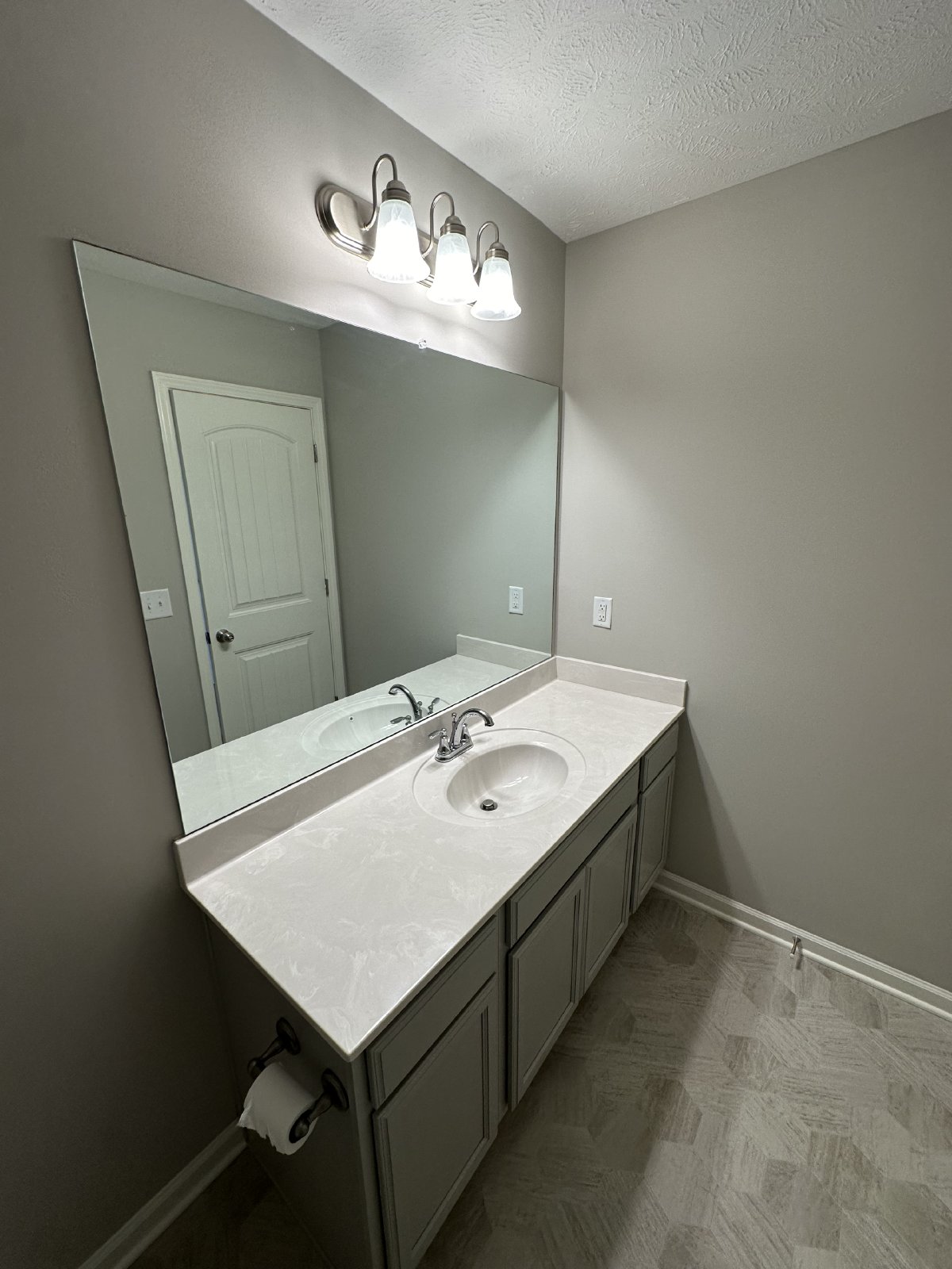 Beautiful 2 Bed 2.5 Bath Townhome *ZONED FOR BLACKMANS SCHOOLS* property image