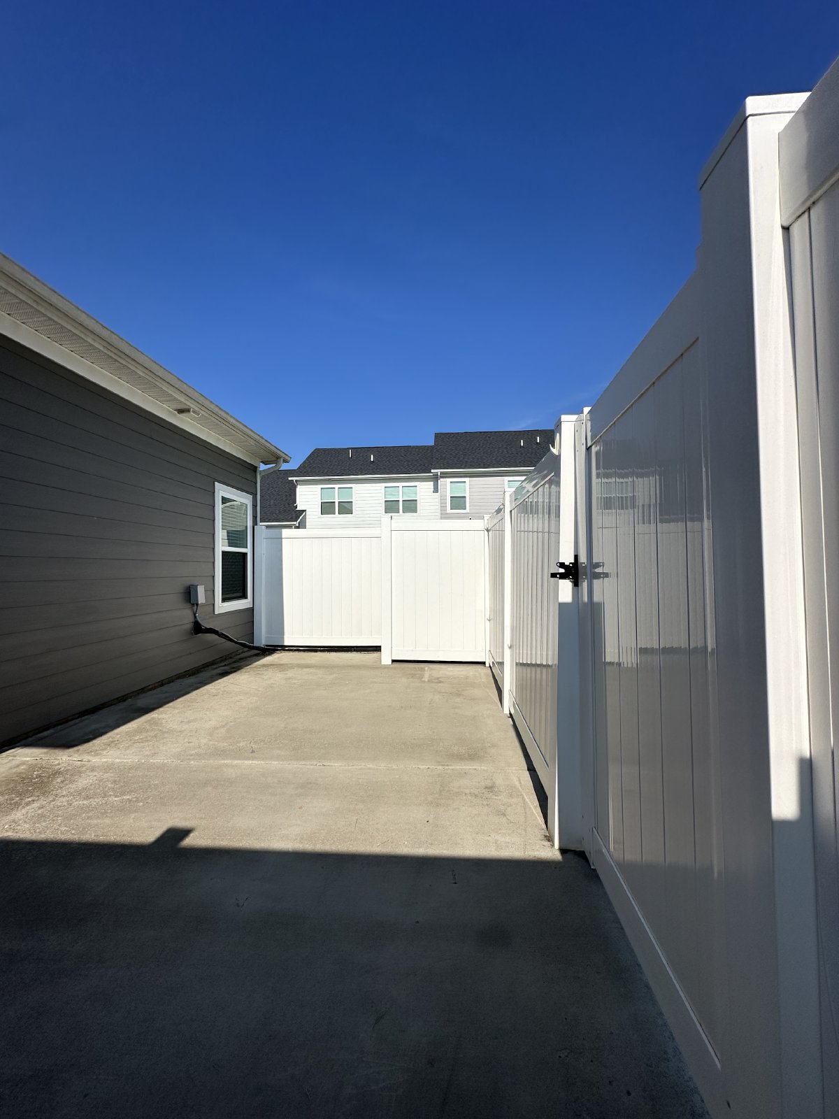 Beautiful 2 Bed 2.5 Bath Townhome *ZONED FOR BLACKMANS SCHOOLS* property image