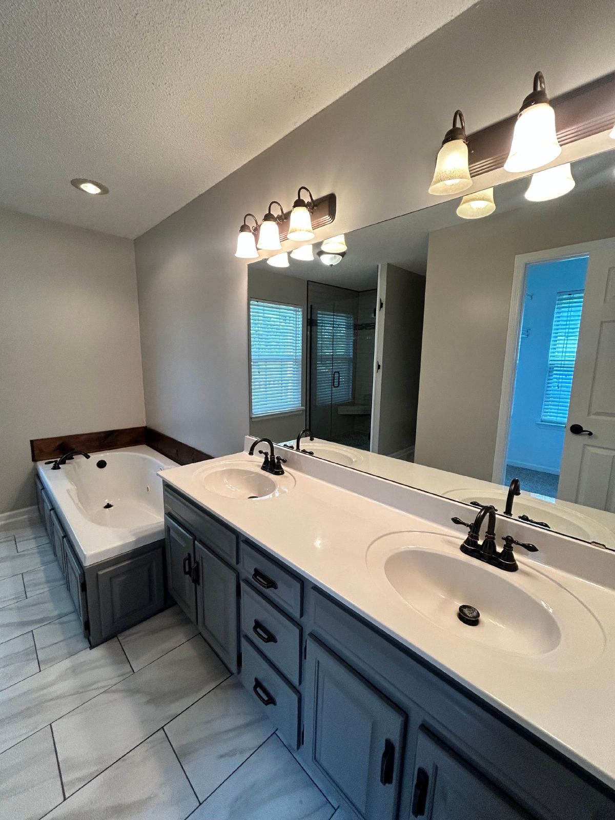 $500.00 OFF JANUARY RENT!! Soddy Daisy Oasis! 3 beds, 2.5 baths, huge garage & yard!Soddy Daisy Oasis! 3 beds, 2.5 baths, huge garage & yard! property image