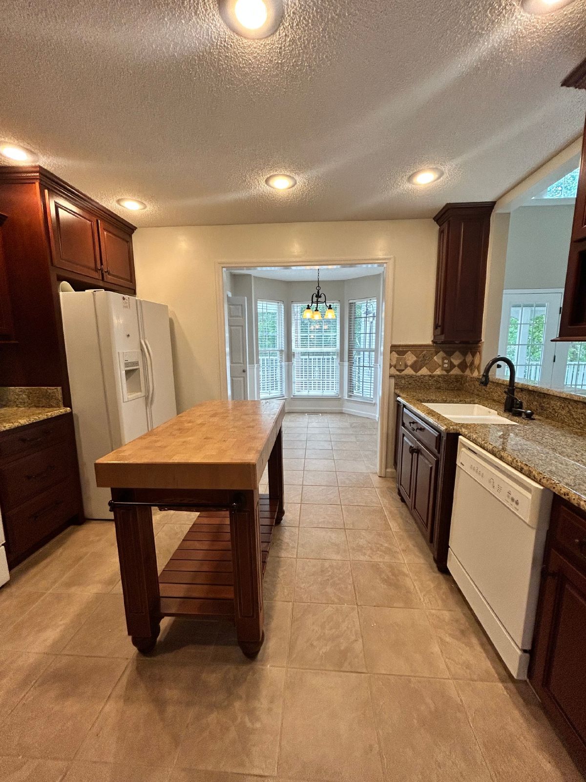 $500.00 OFF JANUARY RENT!! Soddy Daisy Oasis! 3 beds, 2.5 baths, huge garage & yard!Soddy Daisy Oasis! 3 beds, 2.5 baths, huge garage & yard! property image