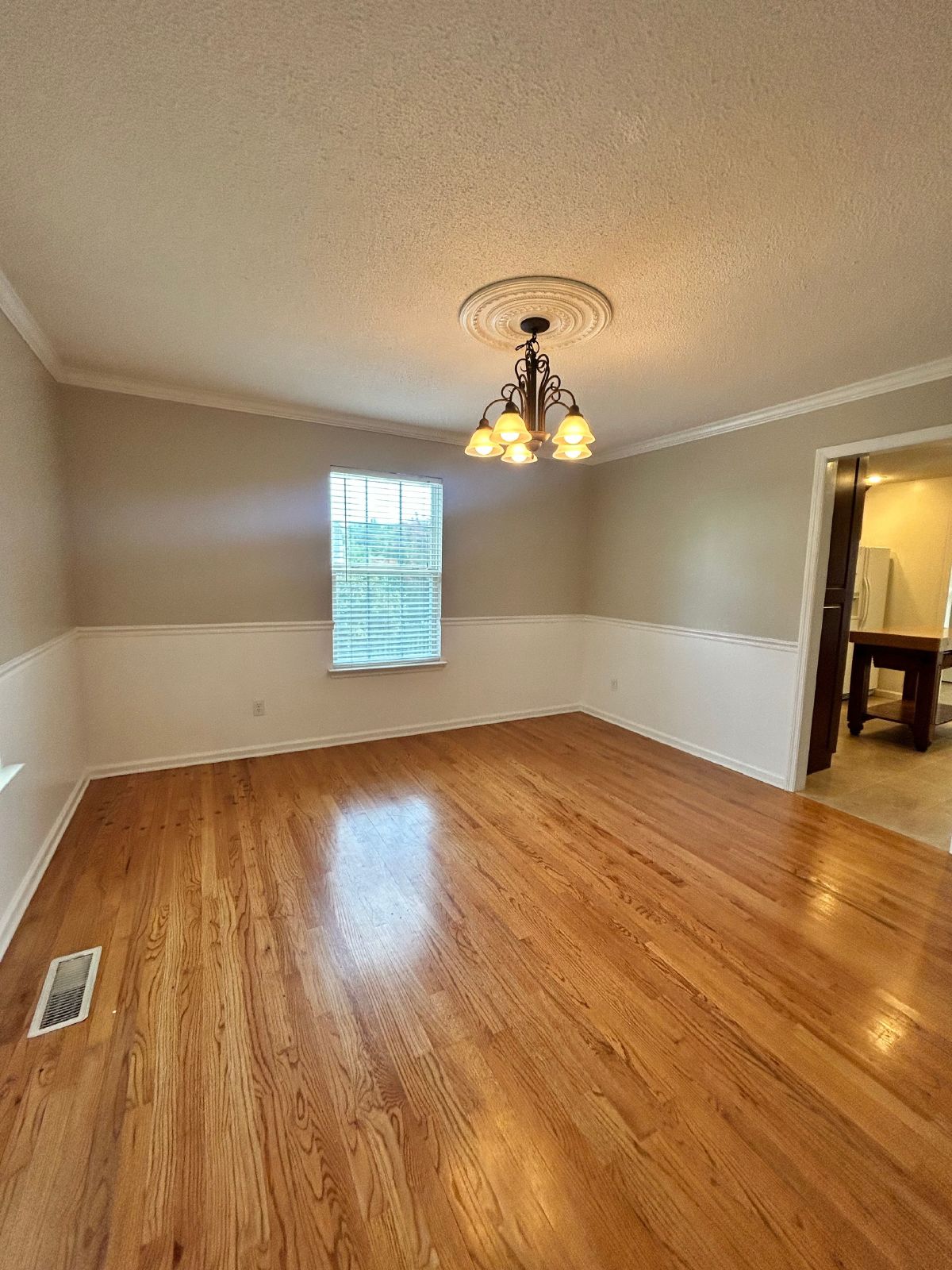 $500.00 OFF JANUARY RENT!! Soddy Daisy Oasis! 3 beds, 2.5 baths, huge garage & yard!Soddy Daisy Oasis! 3 beds, 2.5 baths, huge garage & yard! property image