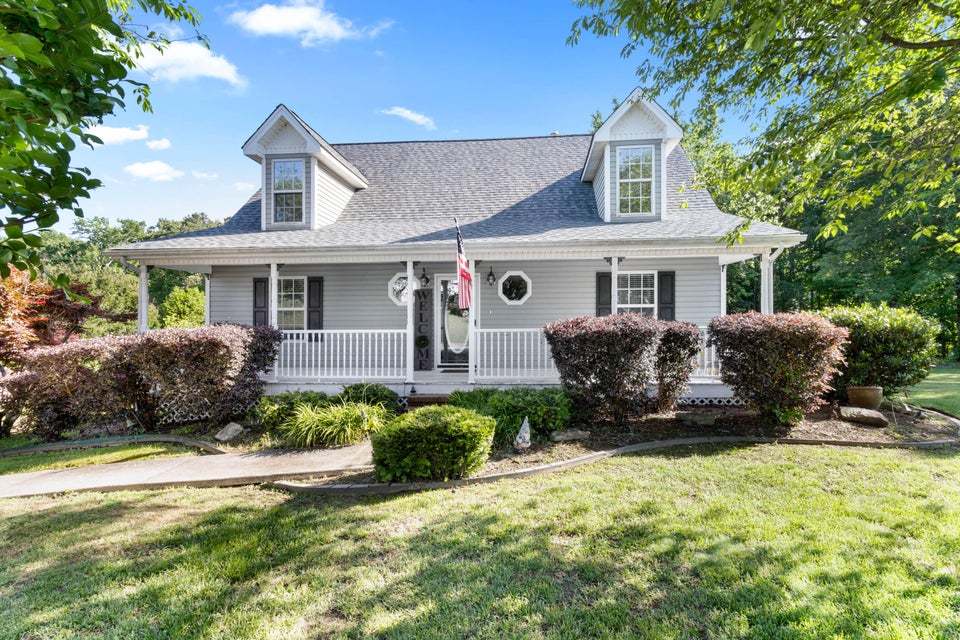 $500.00 OFF JANUARY RENT!! Soddy Daisy Oasis! 3 beds, 2.5 baths, huge garage & yard!Soddy Daisy Oasis! 3 beds, 2.5 baths, huge garage & yard! property image