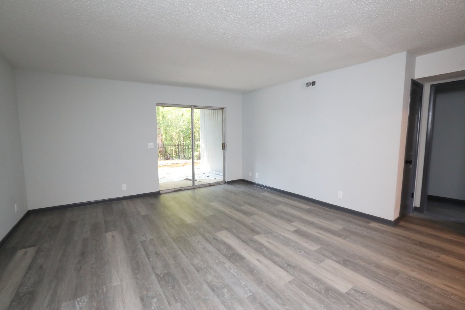Fully Renovated 2 Bed, 1 Bath, 1st Floor Apartment in East Ridge! property image