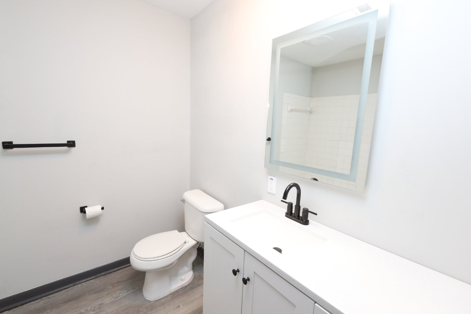 Fully Renovated 2 Bed, 1 Bath, 1st Floor Apartment in East Ridge! property image