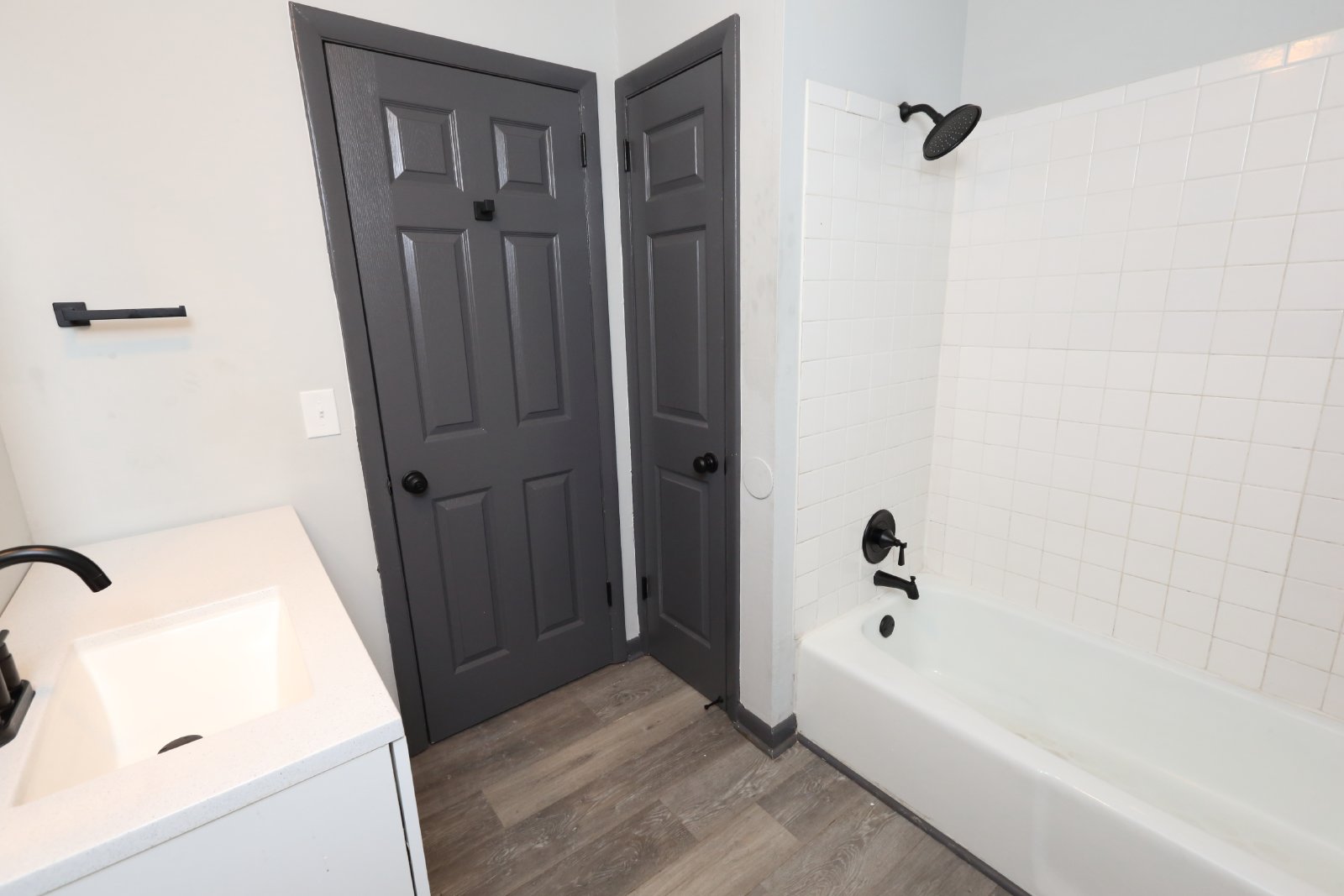 Fully Renovated 2 Bed, 1 Bath, 1st Floor Apartment in East Ridge! property image