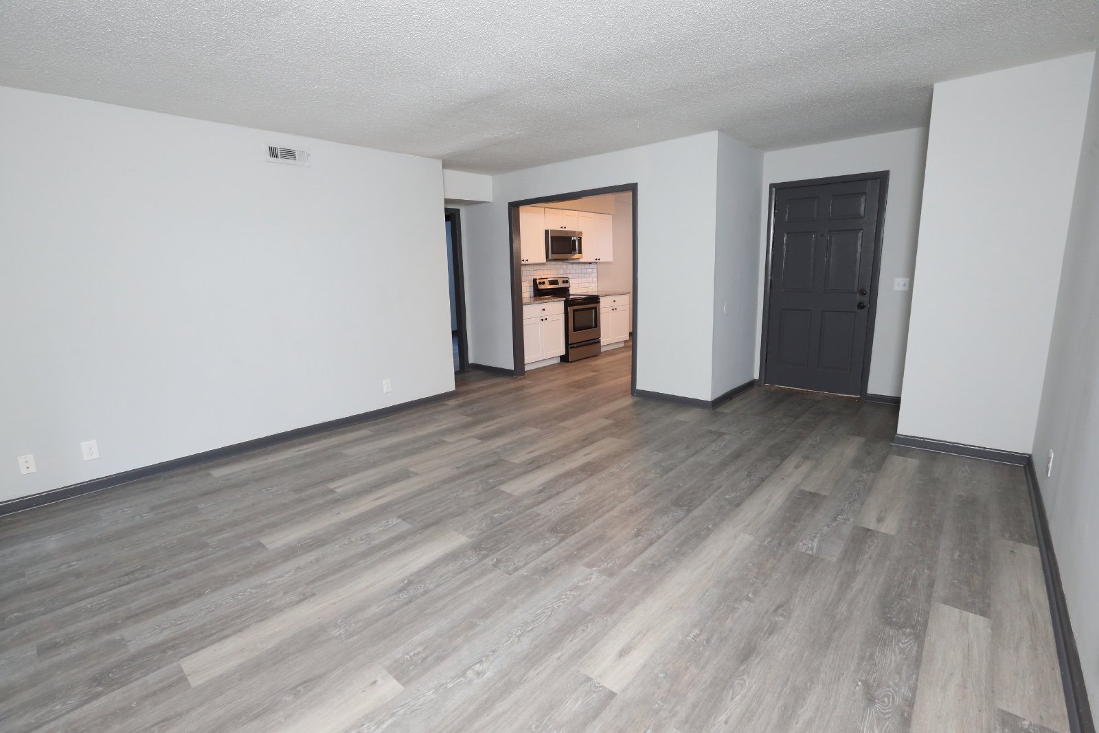 Fully Renovated 2 Bed, 1 Bath, 1st Floor Apartment in East Ridge! property image