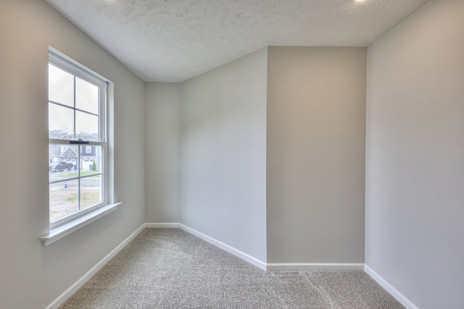 LIKE NEW STUNNING 3 Bed 2.5 Bath in Manchester! property image