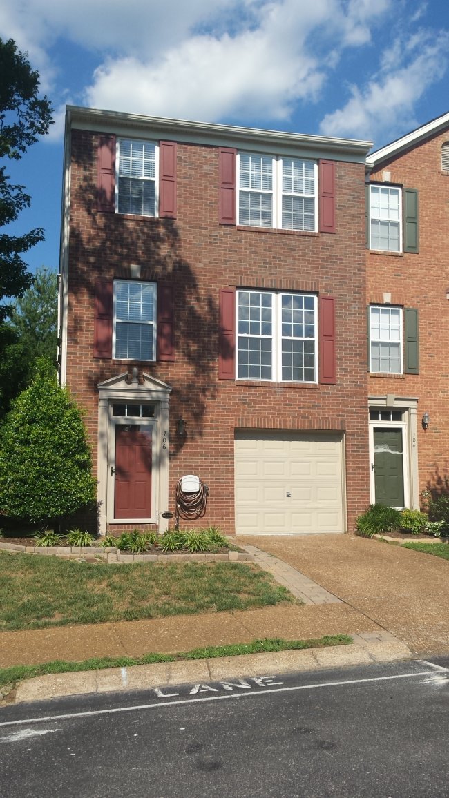 Beautiful 3 Bed 2.5 Bath Townhome Minutes from Cool Springs property image