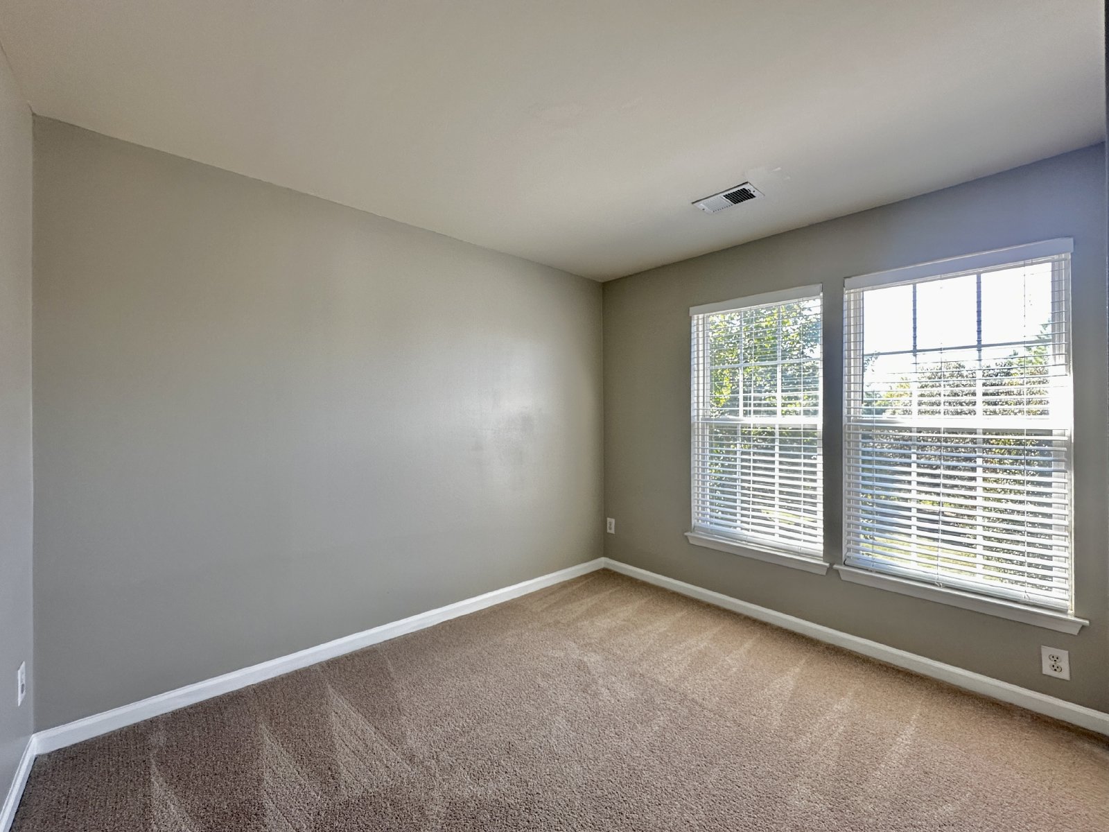 Beautiful 3 Bed 2.5 Bath Townhome Minutes from Cool Springs property image