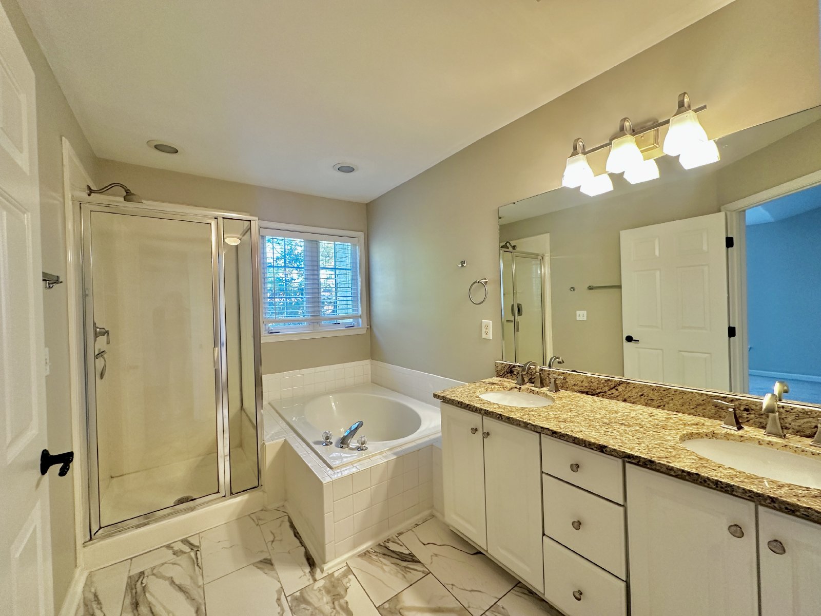 Beautiful 3 Bed 2.5 Bath Townhome Minutes from Cool Springs property image