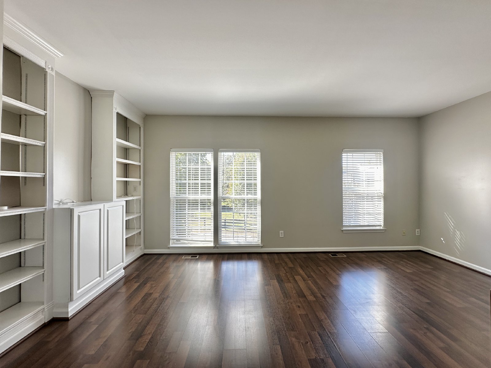 Beautiful 3 Bed 2.5 Bath Townhome Minutes from Cool Springs property image