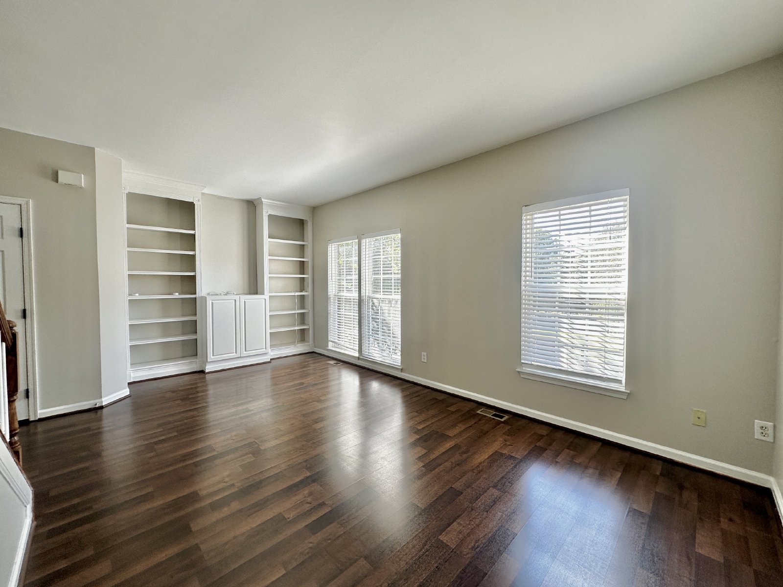 Beautiful 3 Bed 2.5 Bath Townhome Minutes from Cool Springs property image