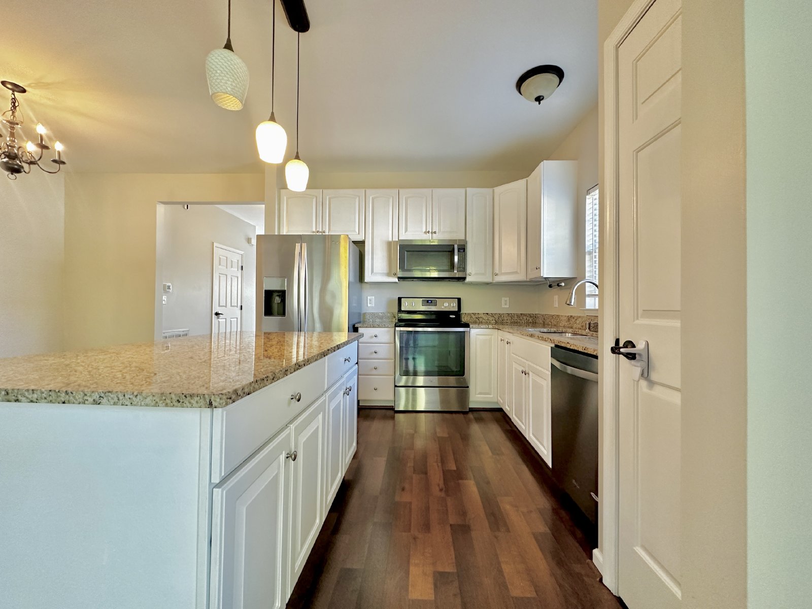 Beautiful 3 Bed 2.5 Bath Townhome Minutes from Cool Springs property image