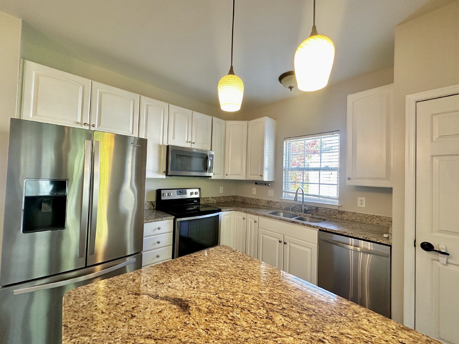 Beautiful 3 Bed 2.5 Bath Townhome Minutes from Cool Springs property image