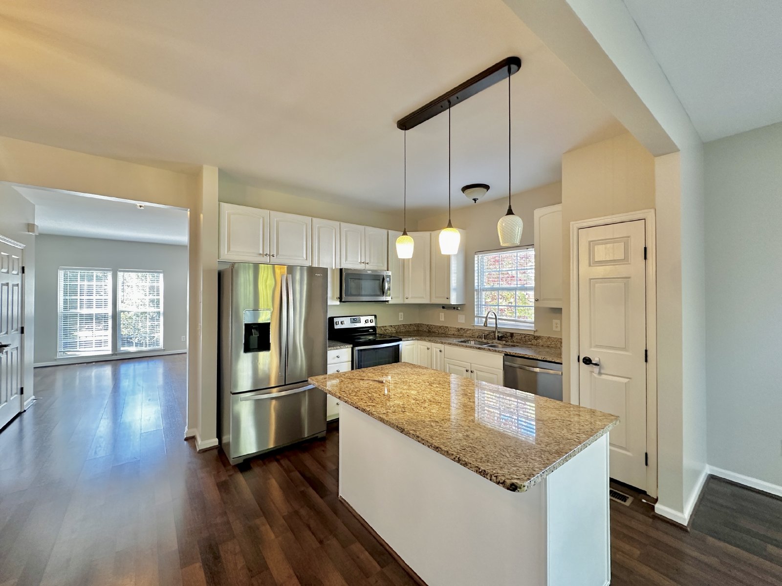 Beautiful 3 Bed 2.5 Bath Townhome Minutes from Cool Springs property image