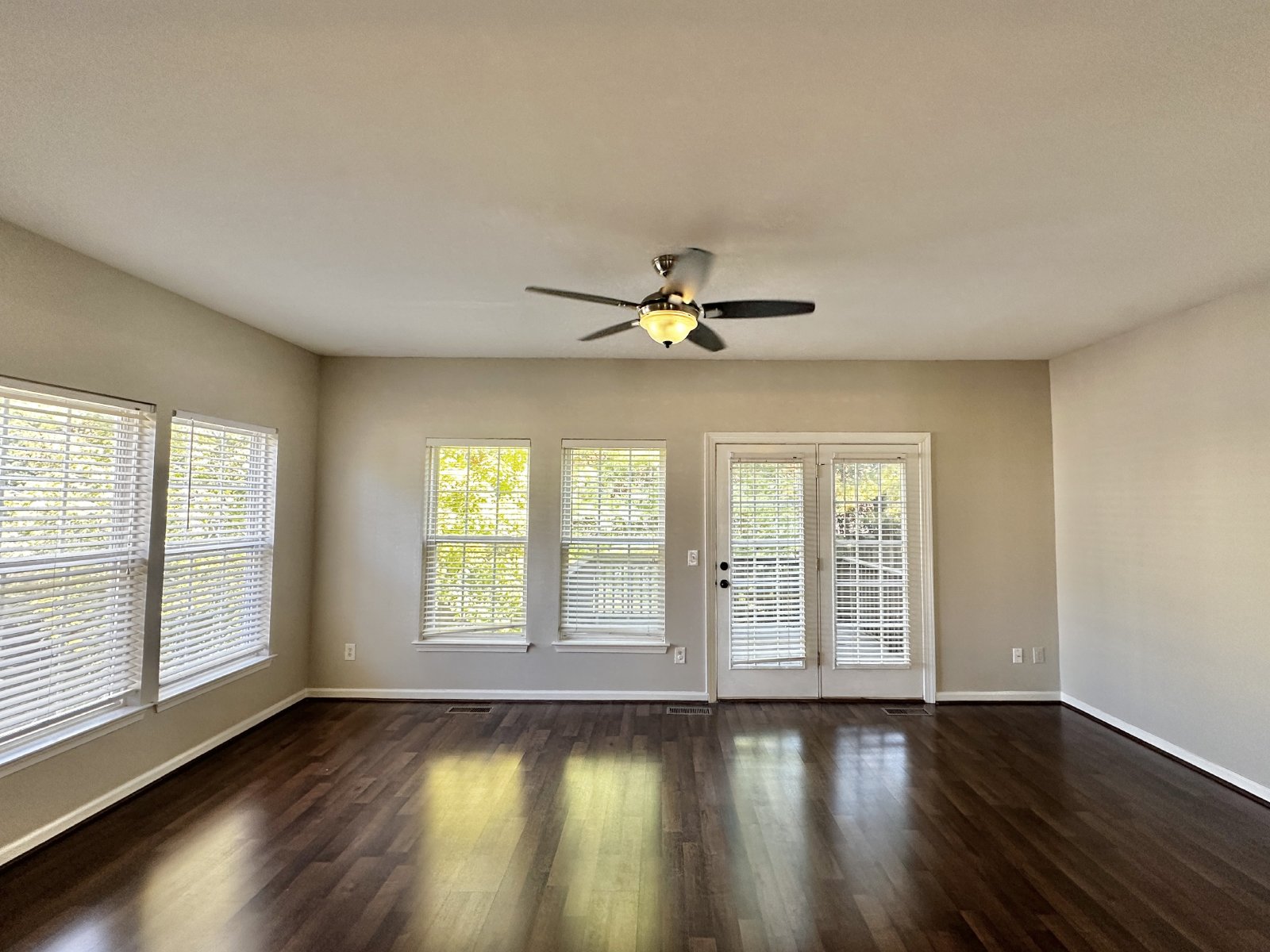 Beautiful 3 Bed 2.5 Bath Townhome Minutes from Cool Springs property image