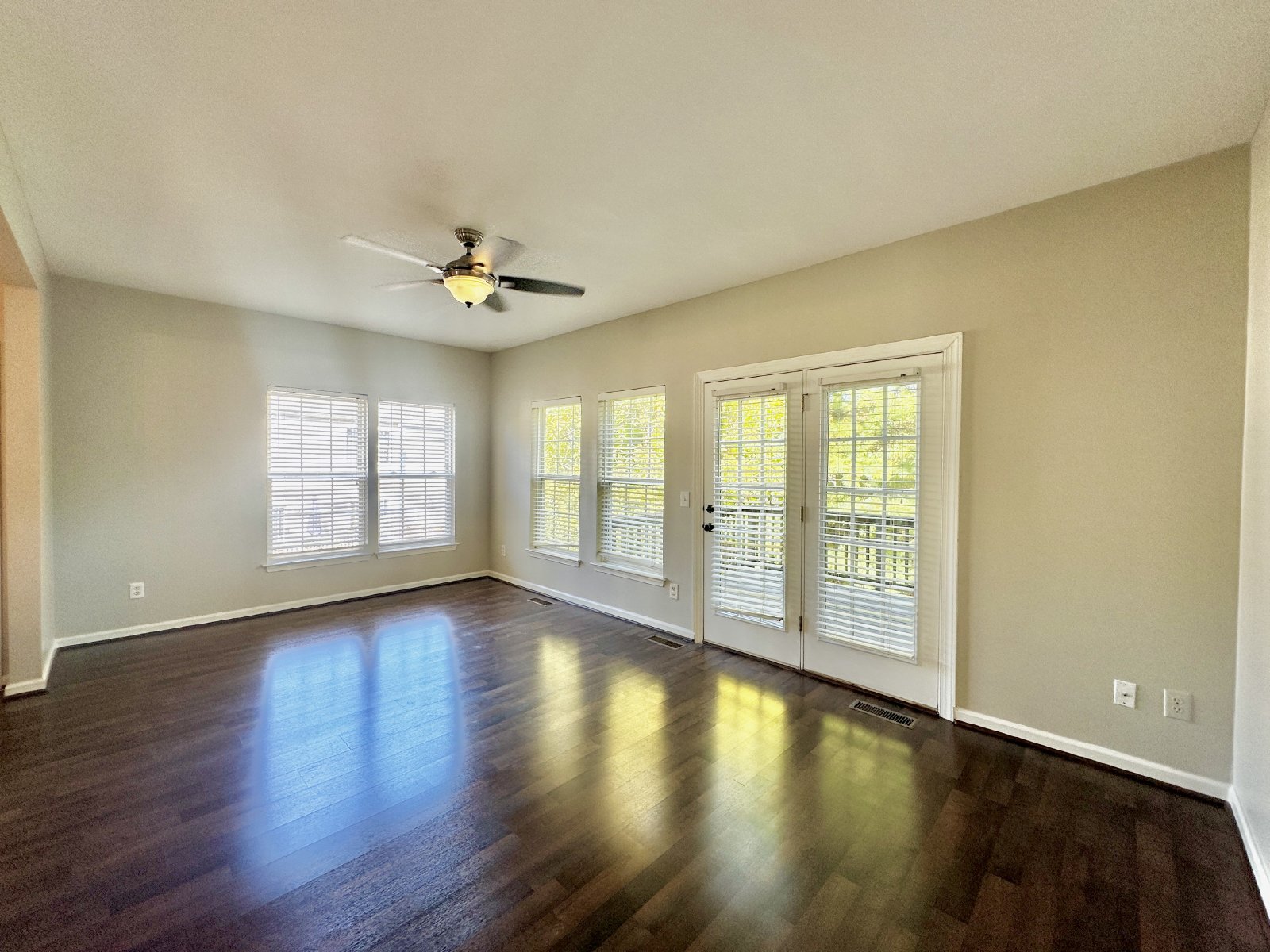 Beautiful 3 Bed 2.5 Bath Townhome Minutes from Cool Springs property image