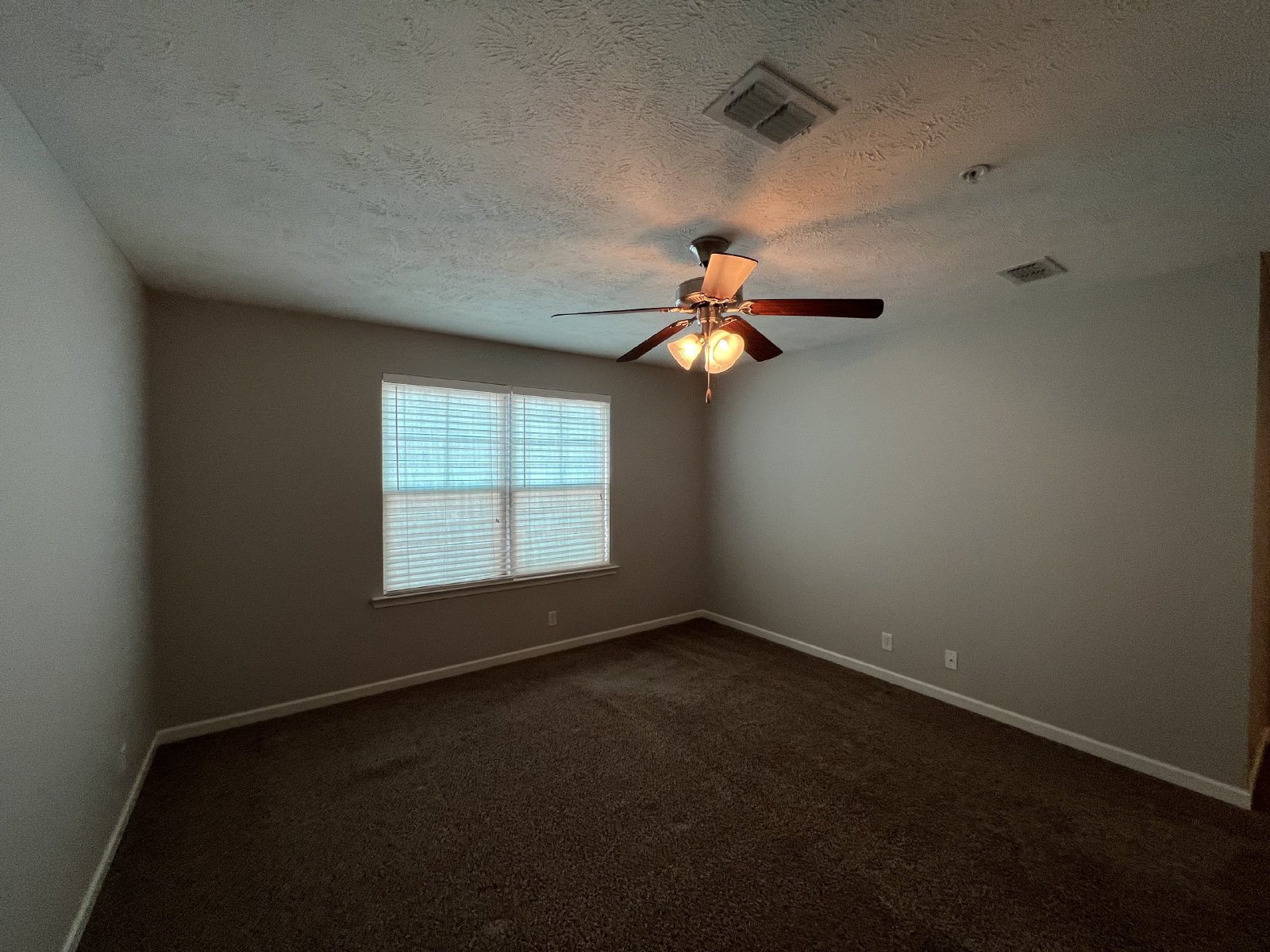 Move-in Special! Available Immediately! Gorgeous 4 Bedroom 3 Bath in Creeksbend Subdivision property image