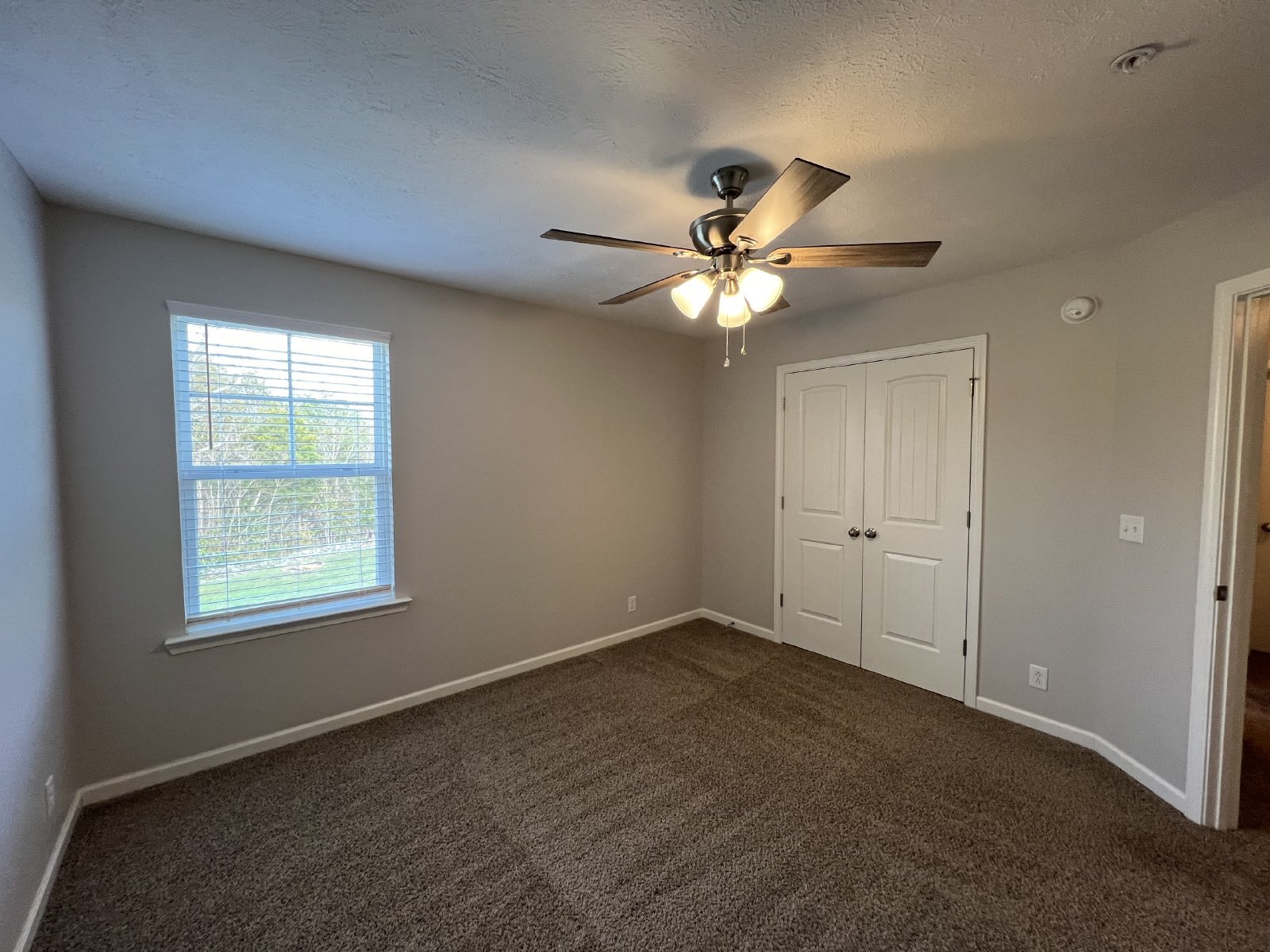 Move-in Special! Available Immediately! Gorgeous 4 Bedroom 3 Bath in Creeksbend Subdivision property image