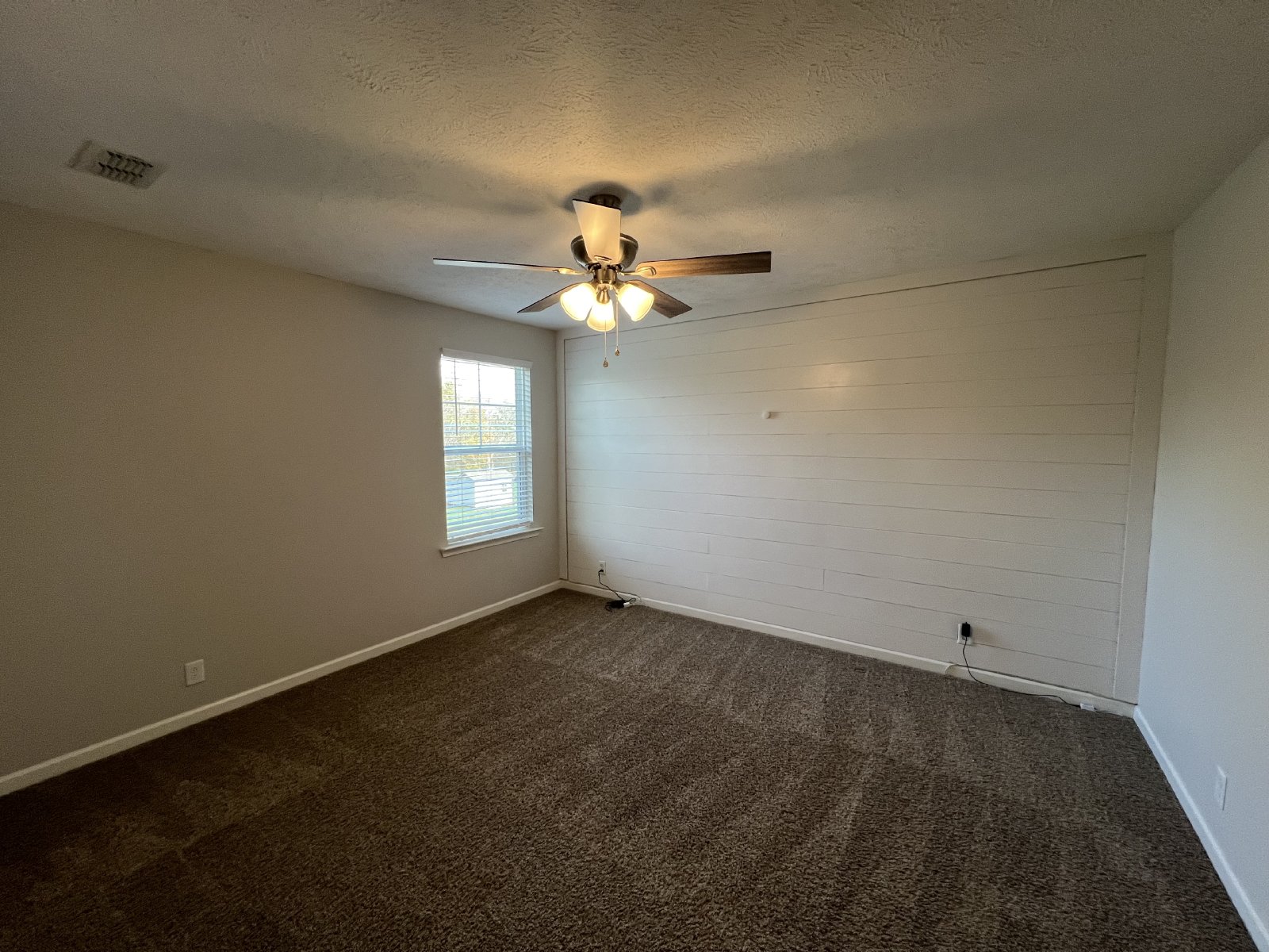 Move-in Special! Available Immediately! Gorgeous 4 Bedroom 3 Bath in Creeksbend Subdivision property image