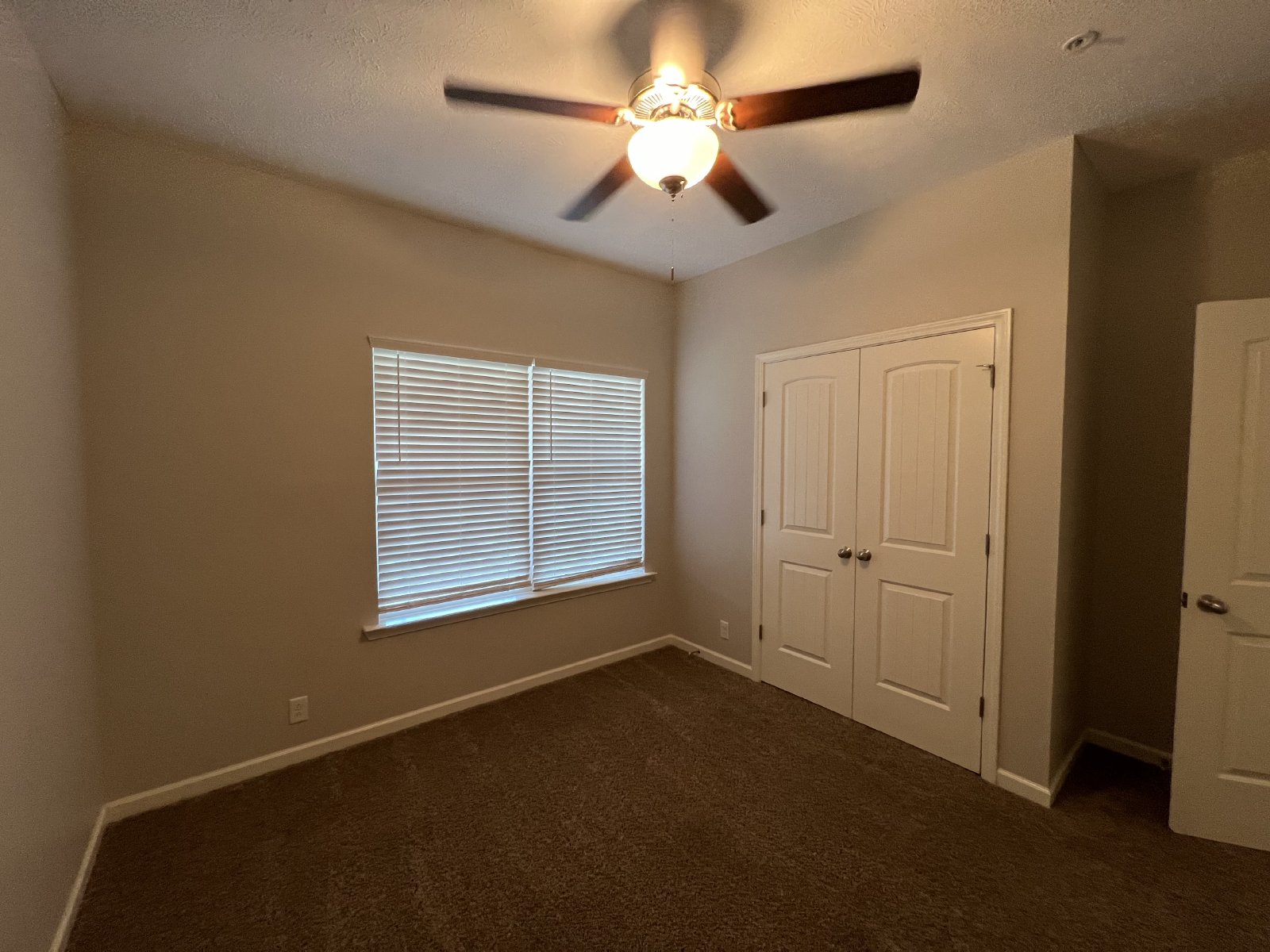 Move-in Special! Available Immediately! Gorgeous 4 Bedroom 3 Bath in Creeksbend Subdivision property image