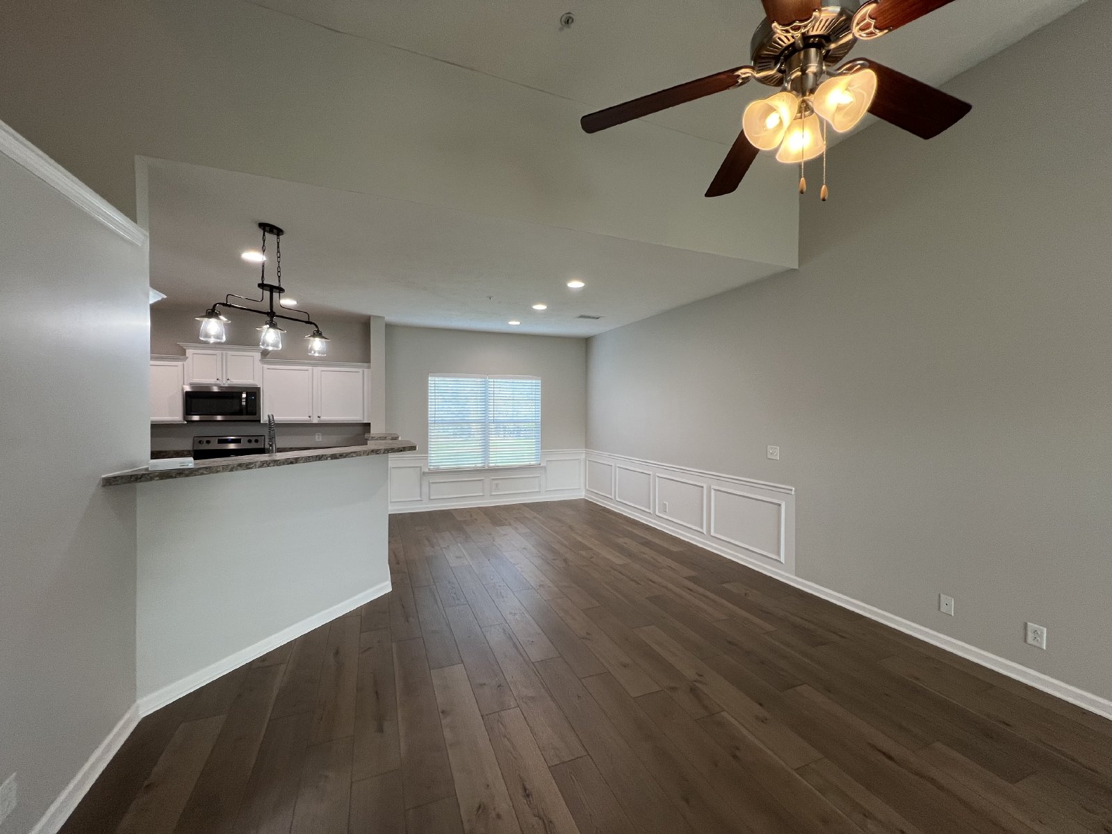 Move-in Special! Available Immediately! Gorgeous 4 Bedroom 3 Bath in Creeksbend Subdivision property image