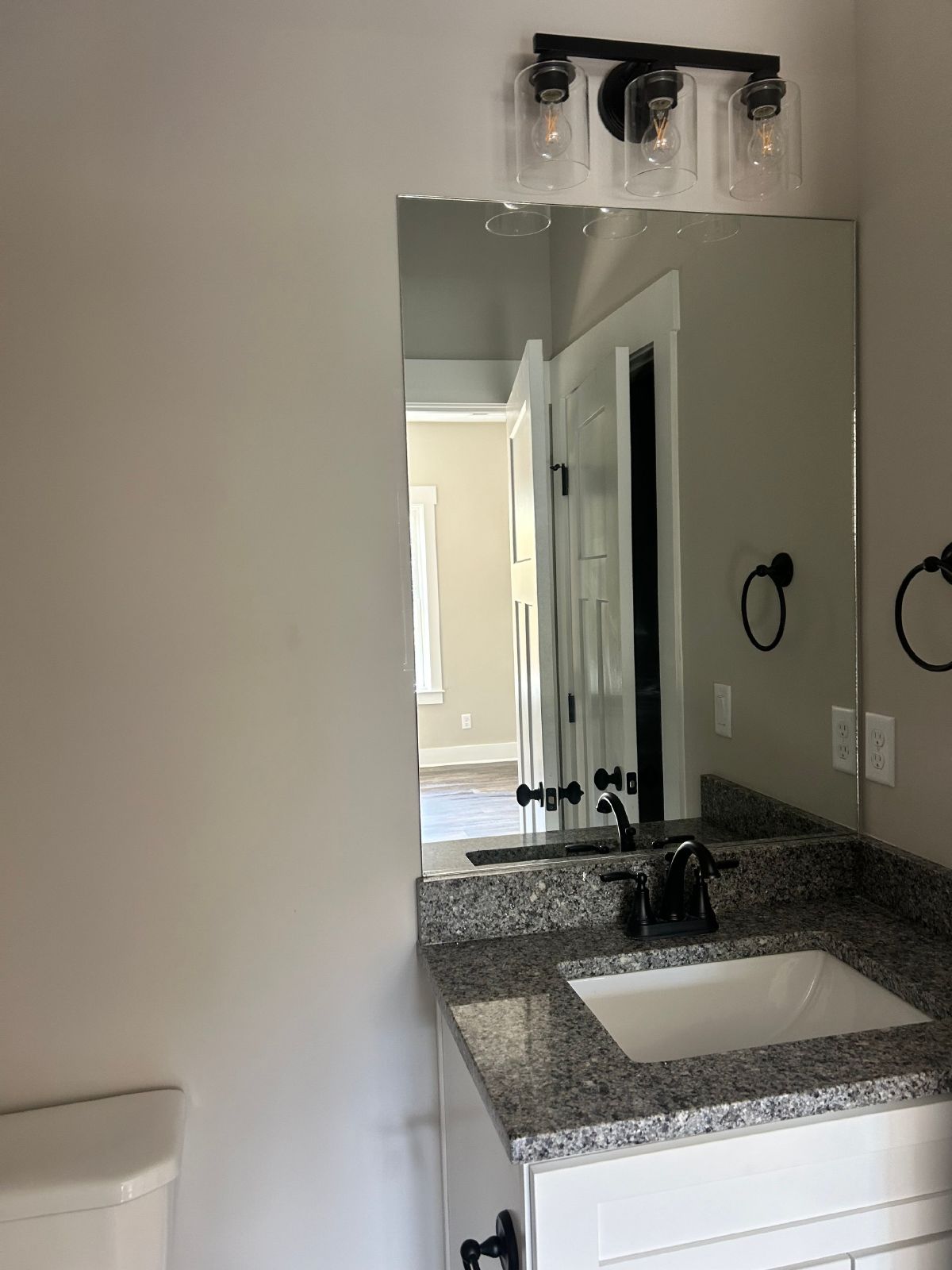 *BRAND NEW* 2 Beds, 2 Baths, 1 Car Garage property image