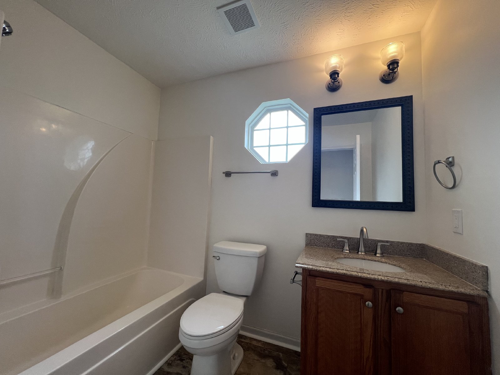 Nice 3 Bedroom 2 Bathroom + Bonus in Murfreesboro! Available Immediately! property image