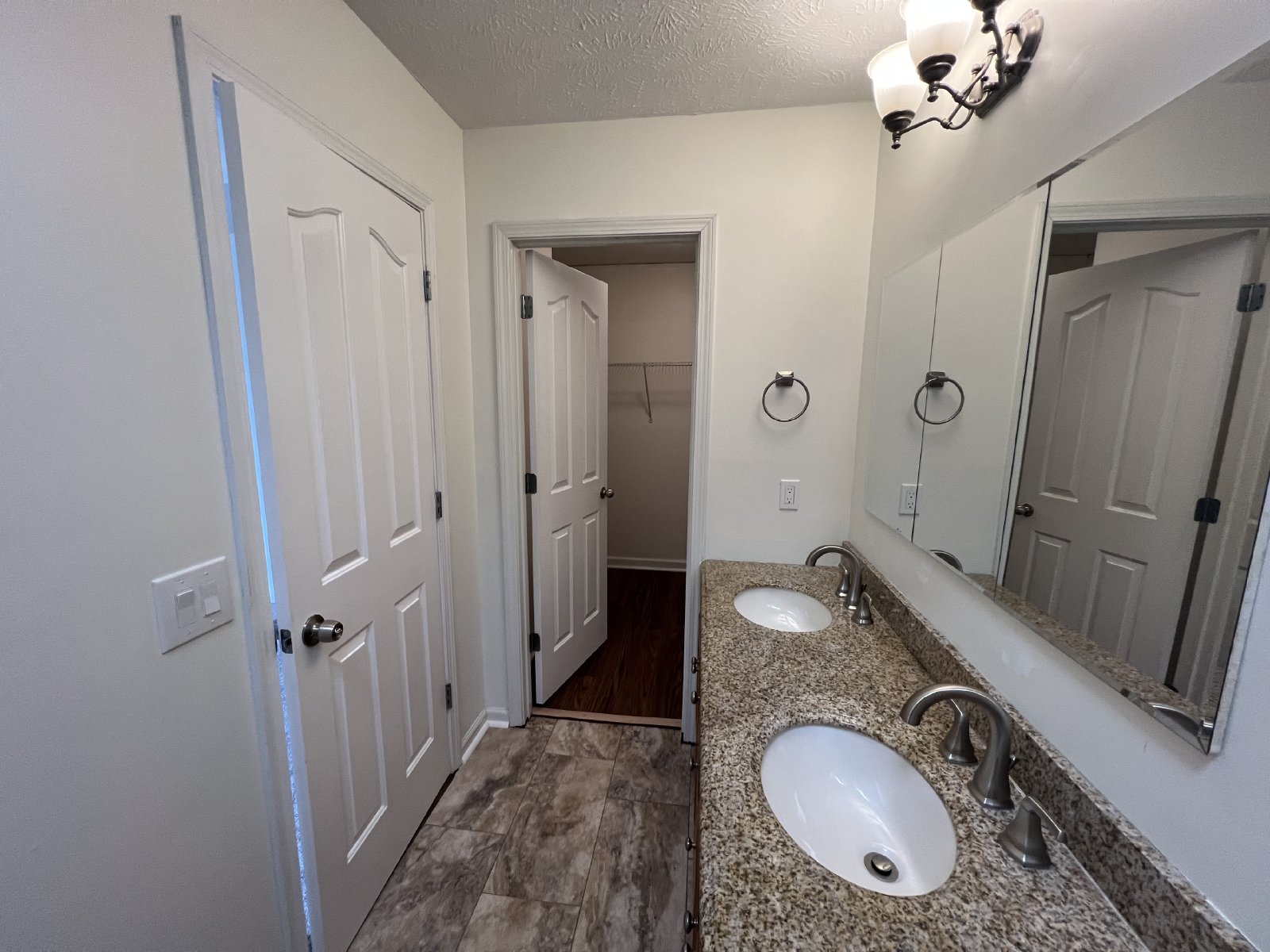 Nice 3 Bedroom 2 Bathroom + Bonus in Murfreesboro! Available Immediately! property image