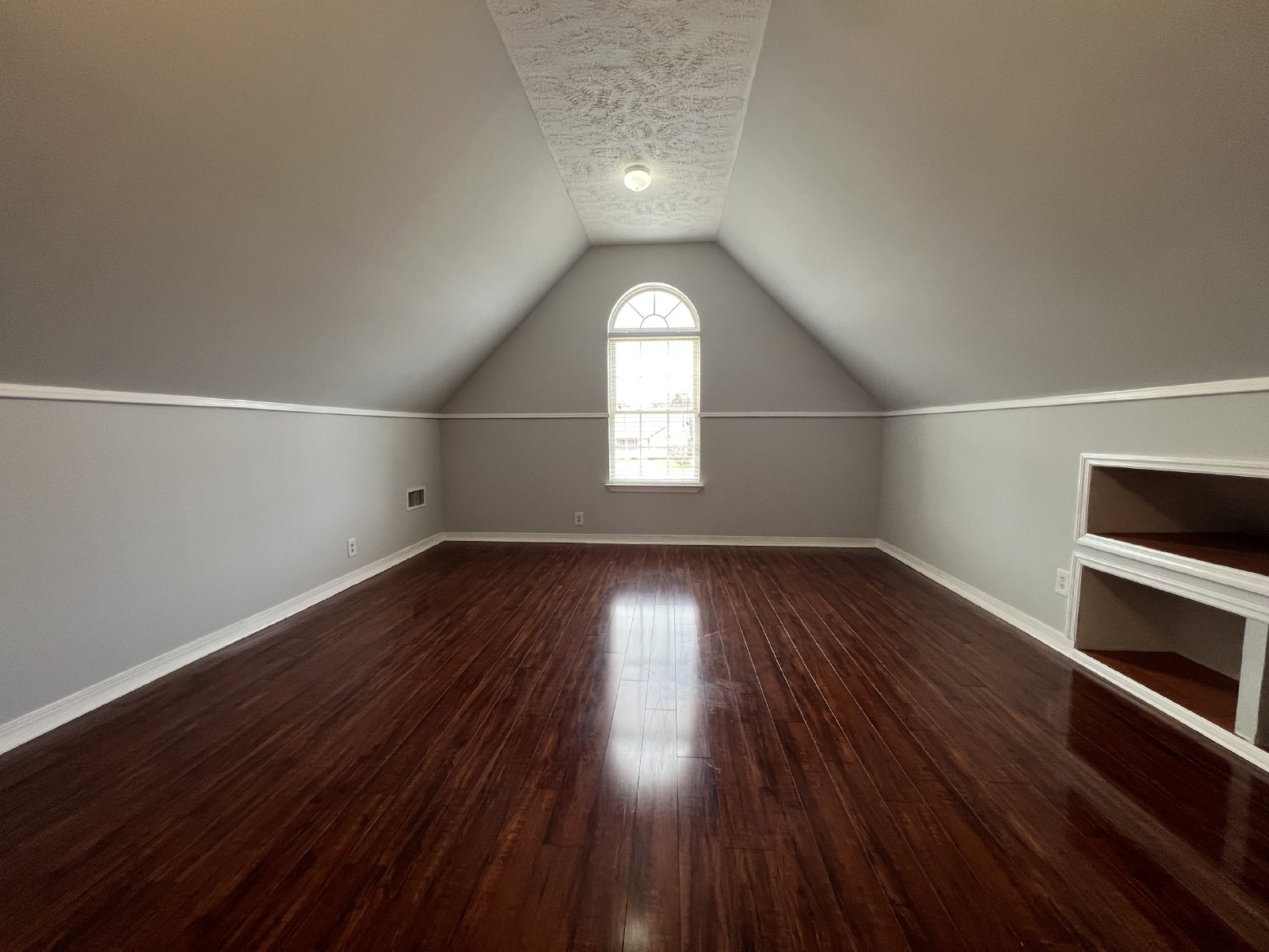 Nice 3 Bedroom 2 Bathroom + Bonus in Murfreesboro! Available Immediately! property image