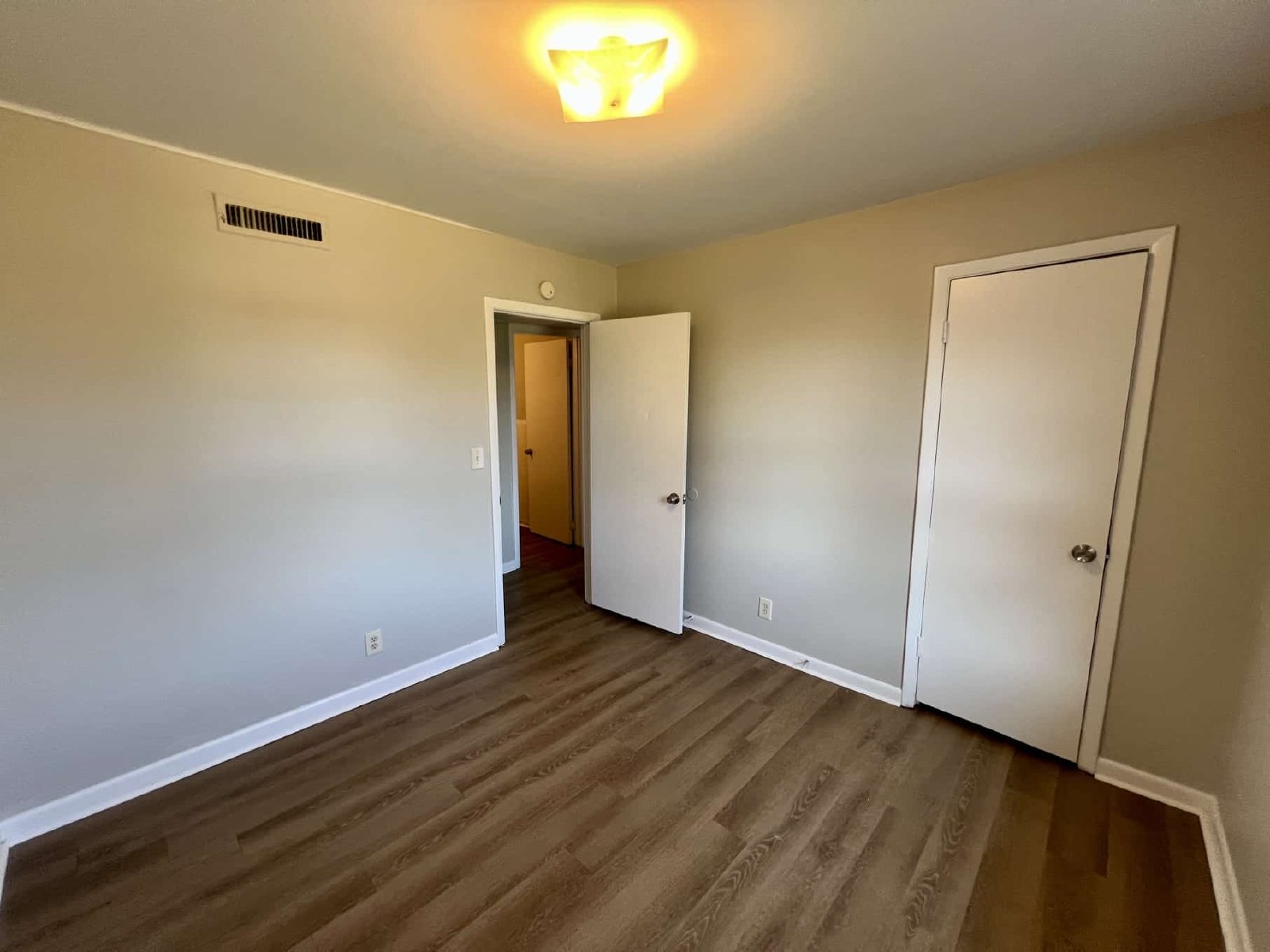 3 Bedroom Duplex near Murfreesboro City Center! *Large Carport* property image