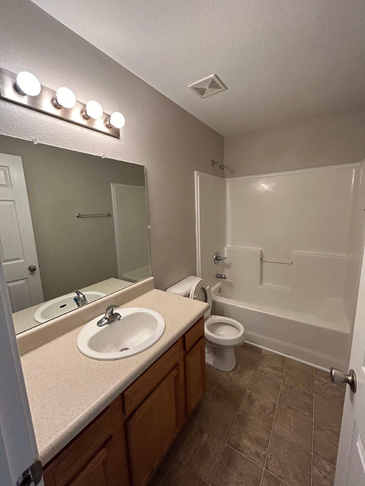 2 Bed, 1.5 Bath Townhome *Near Fort Campbell* property image